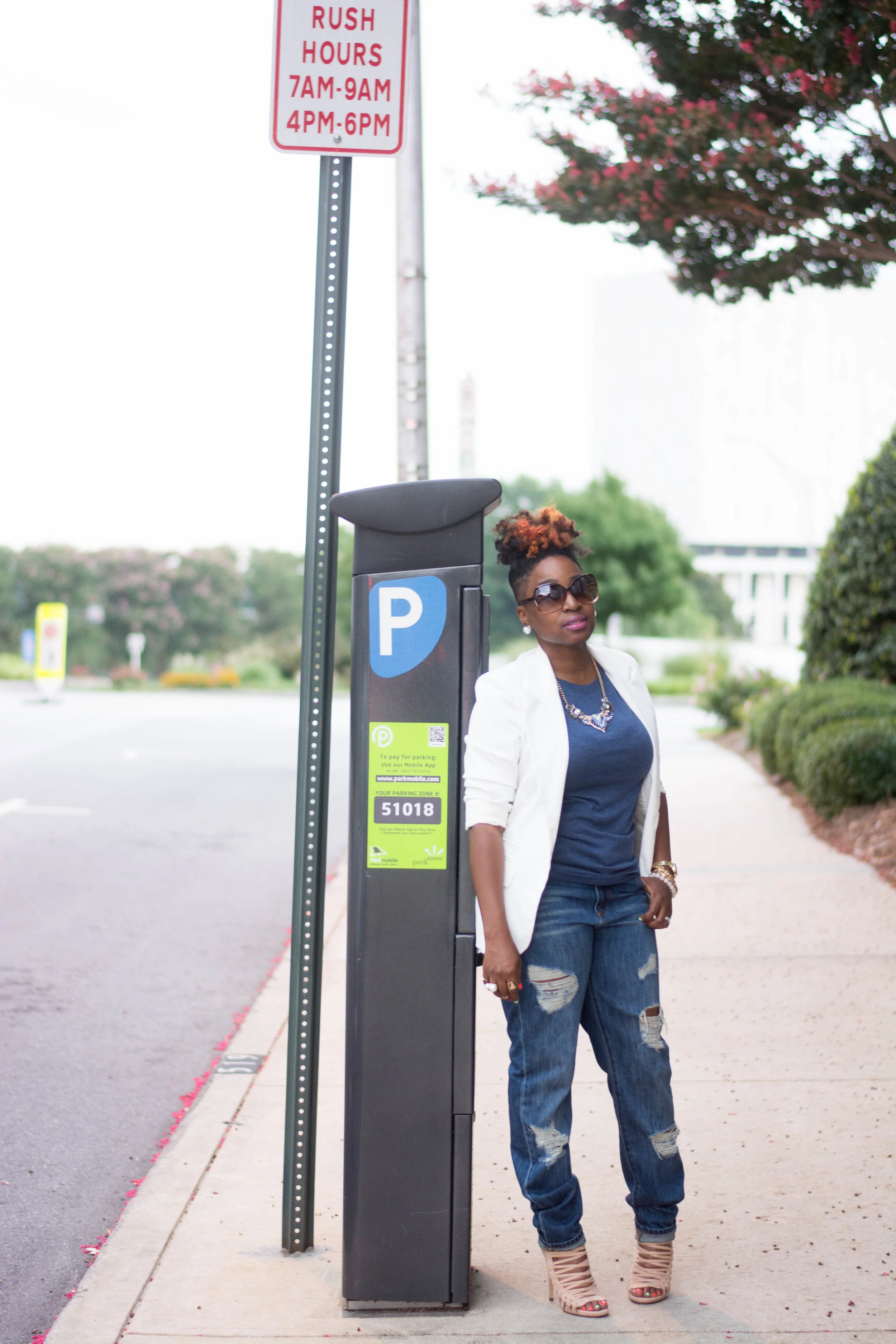 Melodie Stewart, The Style Klazit, Atlanta Style Blogger, Distressed Denim, Cream Blazer