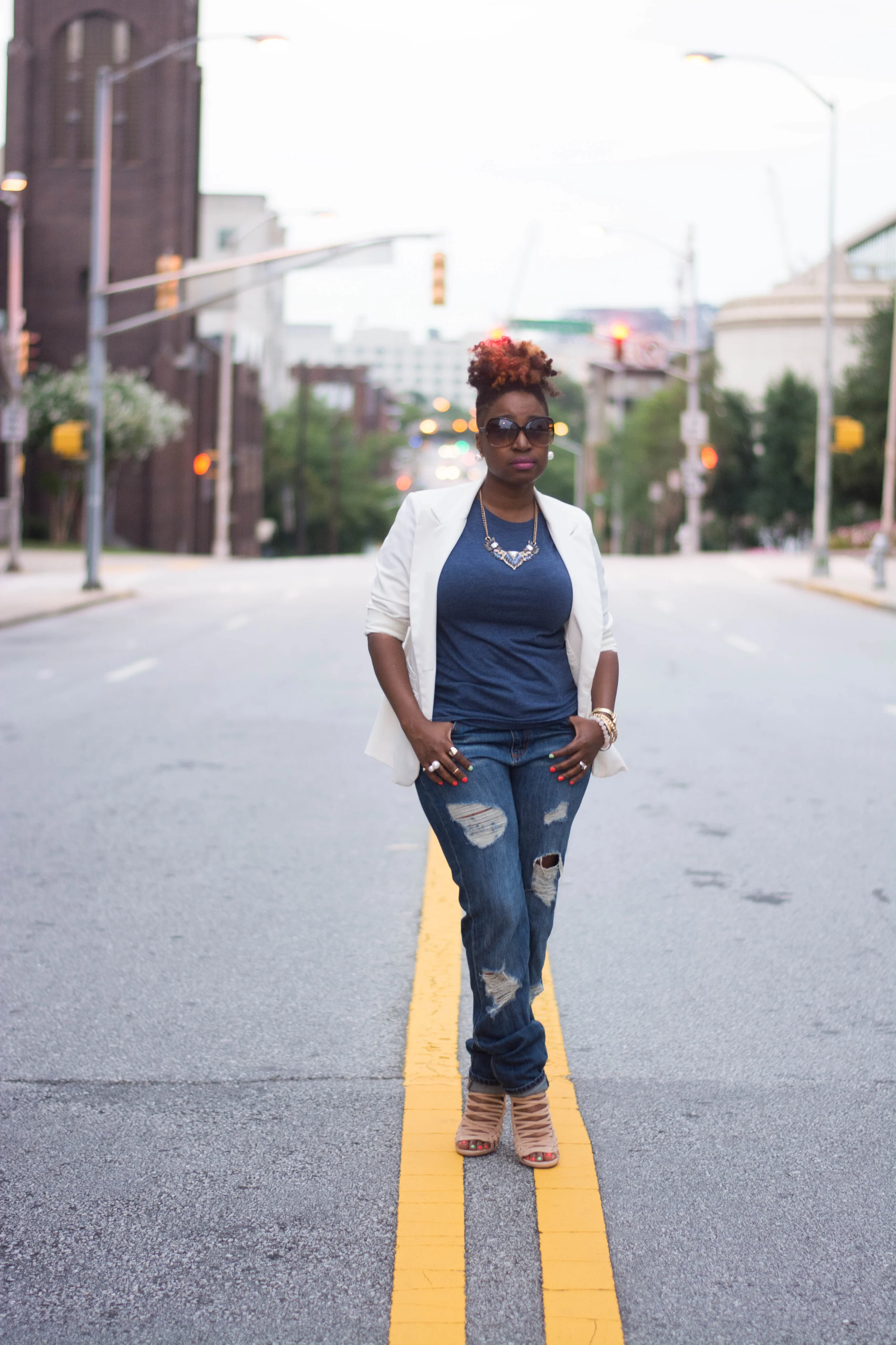 Melodie Stewart, The Style Klazit, Atlanta Style Blogger, Distressed Denim, Cream Blazer