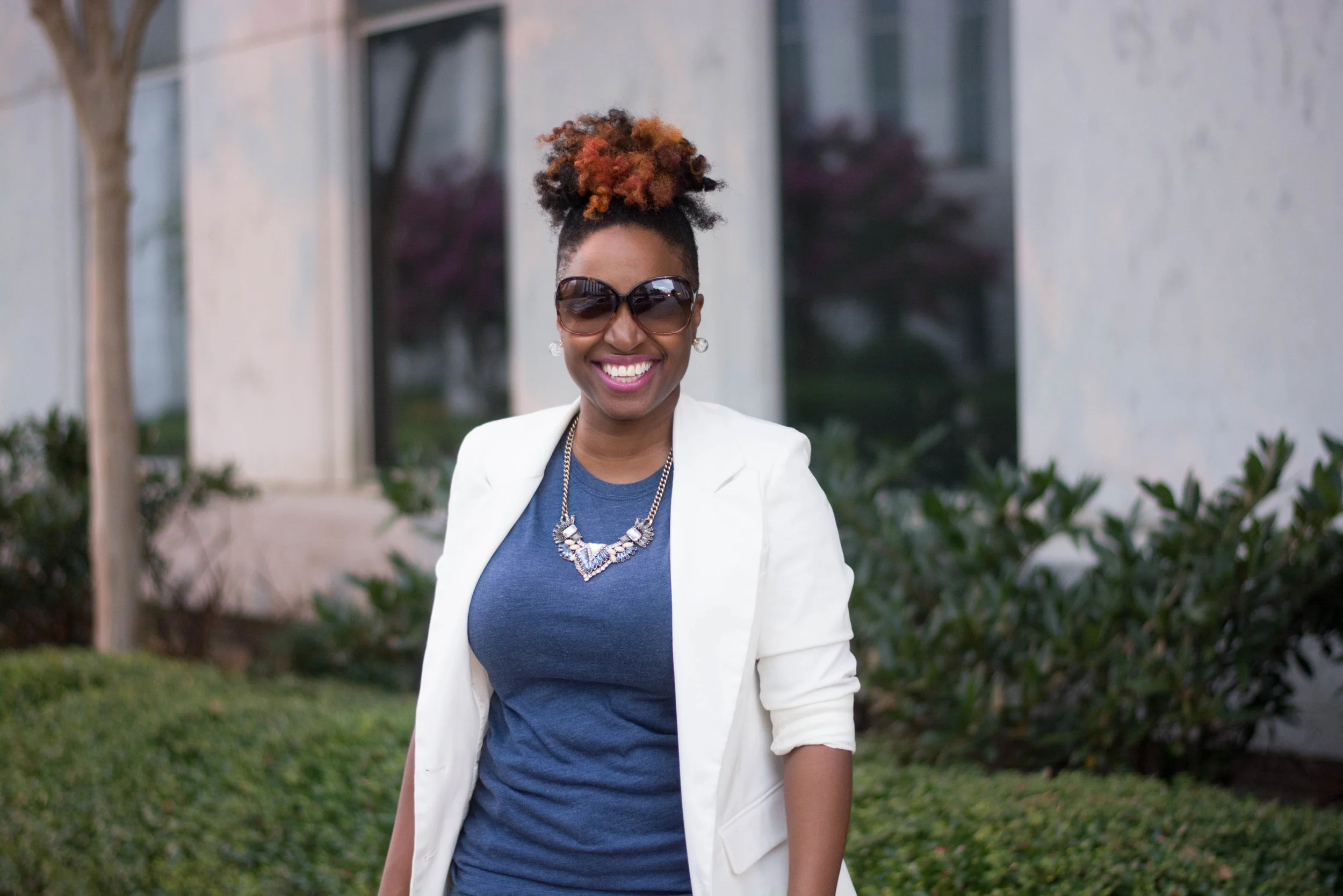 Melodie Stewart, The Style Klazit, Atlanta Style Blogger, Distressed Denim, Cream Blazer