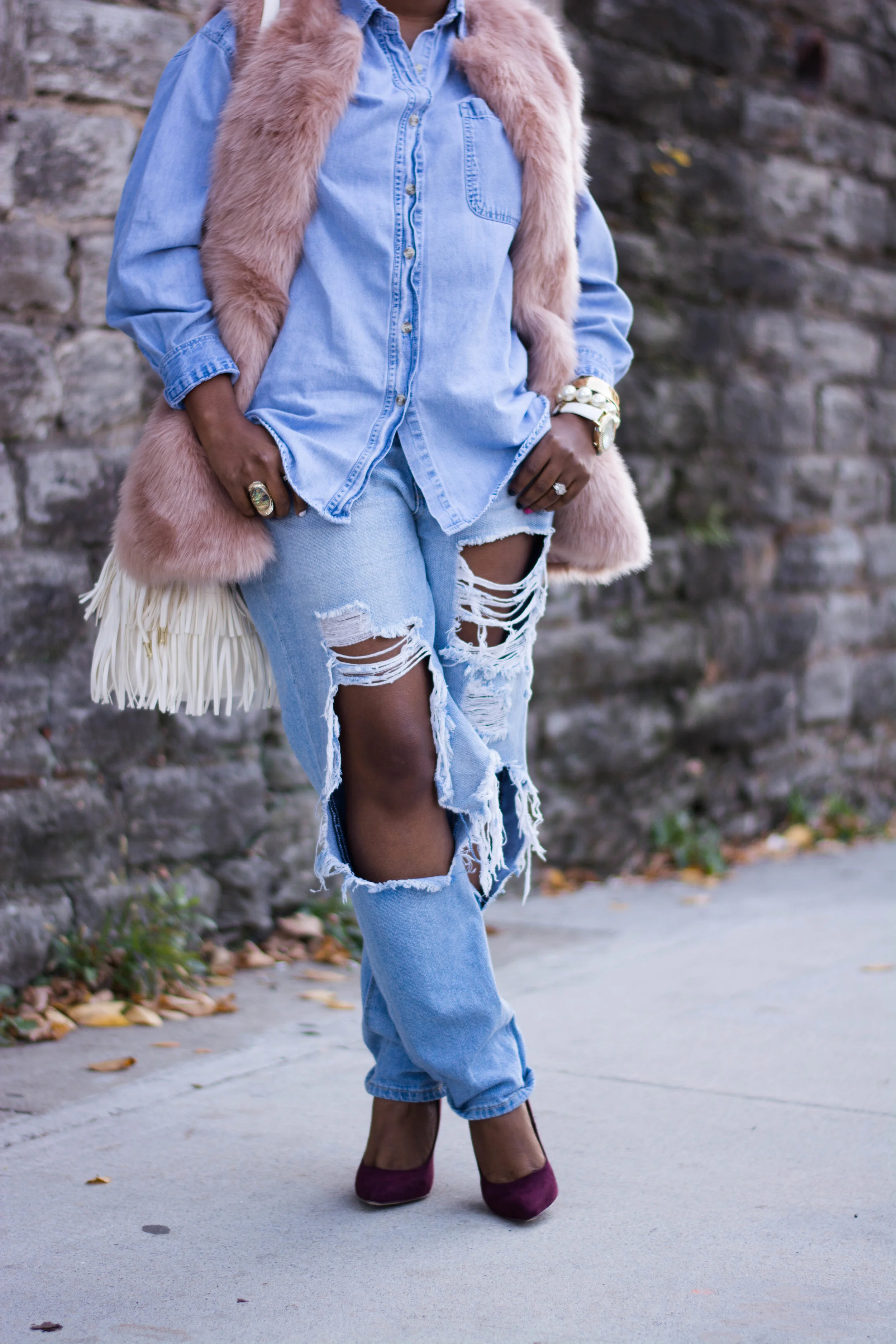 Melodie Stewart, The Style Klazit, Atlanta style blogger, Atlanta stylist, Faux fur vest, distressed denim, fringe bucket bag