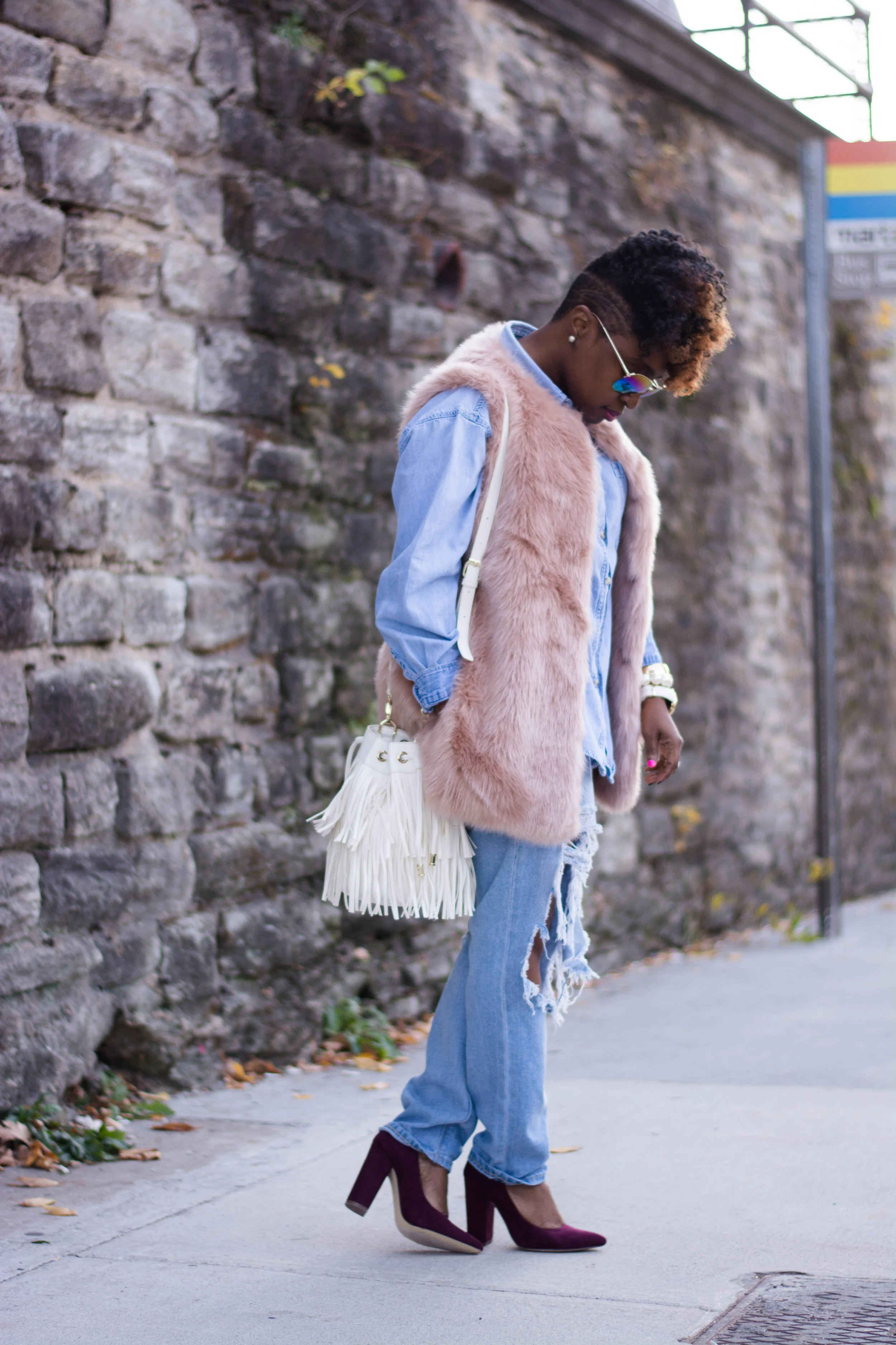 Melodie Stewart, The Style Klazit, Atlanta style blogger, Atlanta stylist, Faux fur vest, distressed denim, fringe bucket bag