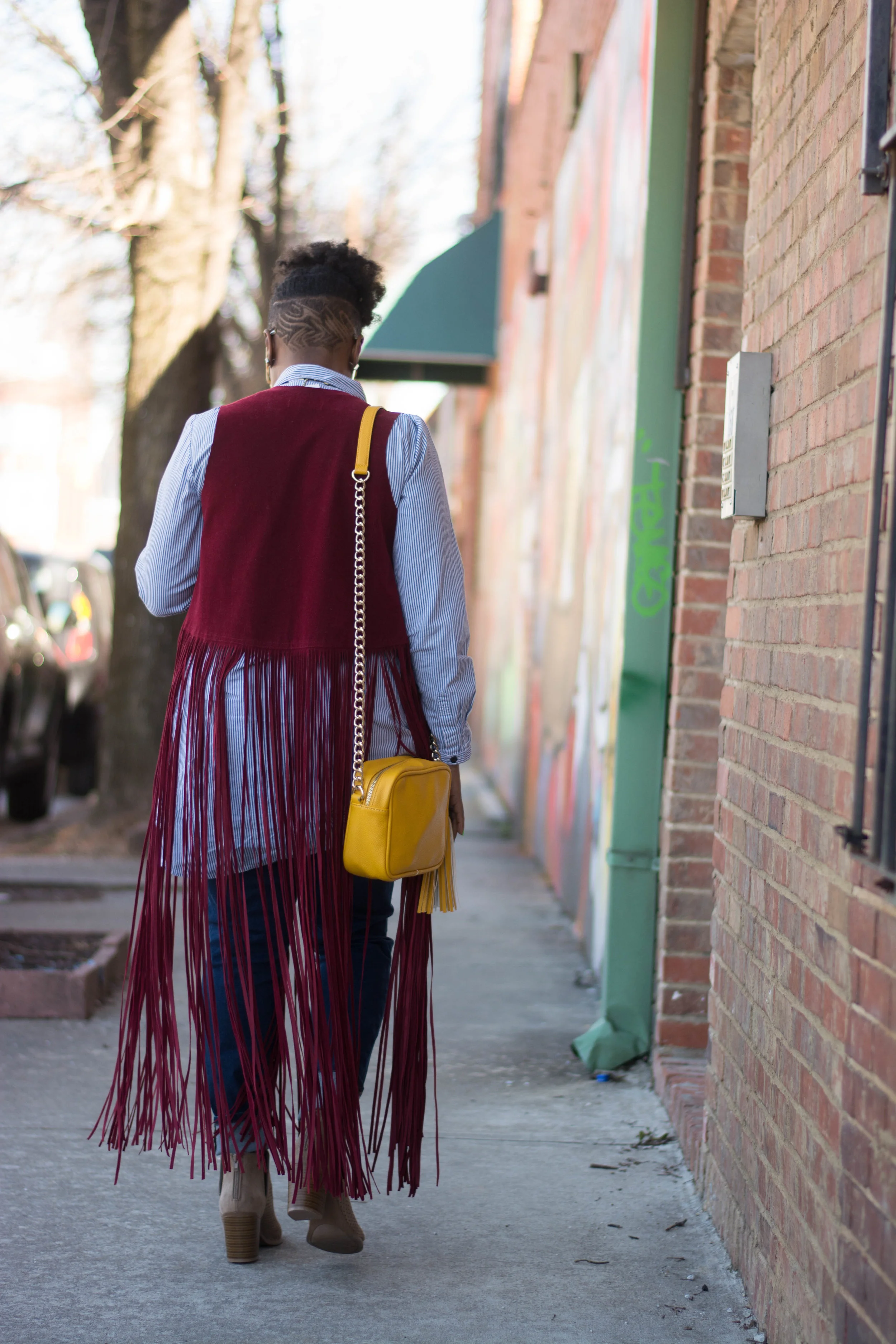 Melodie Stewart, The Style Klazit, Atlanta style blogger, Atlanta wardrobe stylist, Fringe vest, Justfab distressed denim, Shoedazzle marigold crossbody