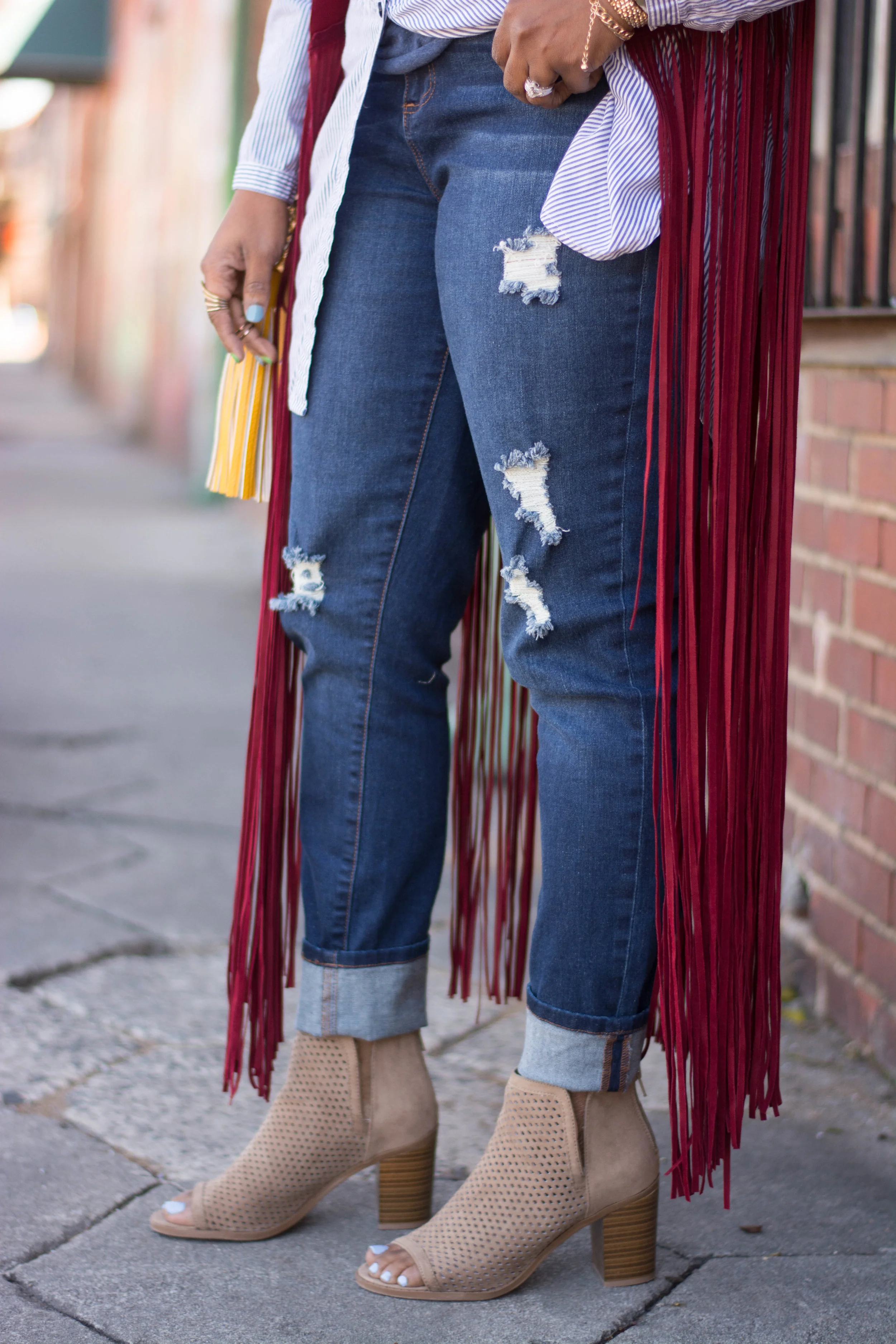 Melodie Stewart, The Style Klazit, Atlanta style blogger, Atlanta wardrobe stylist, Fringe vest, Justfab distressed denim, Shoedazzle marigold crossbody