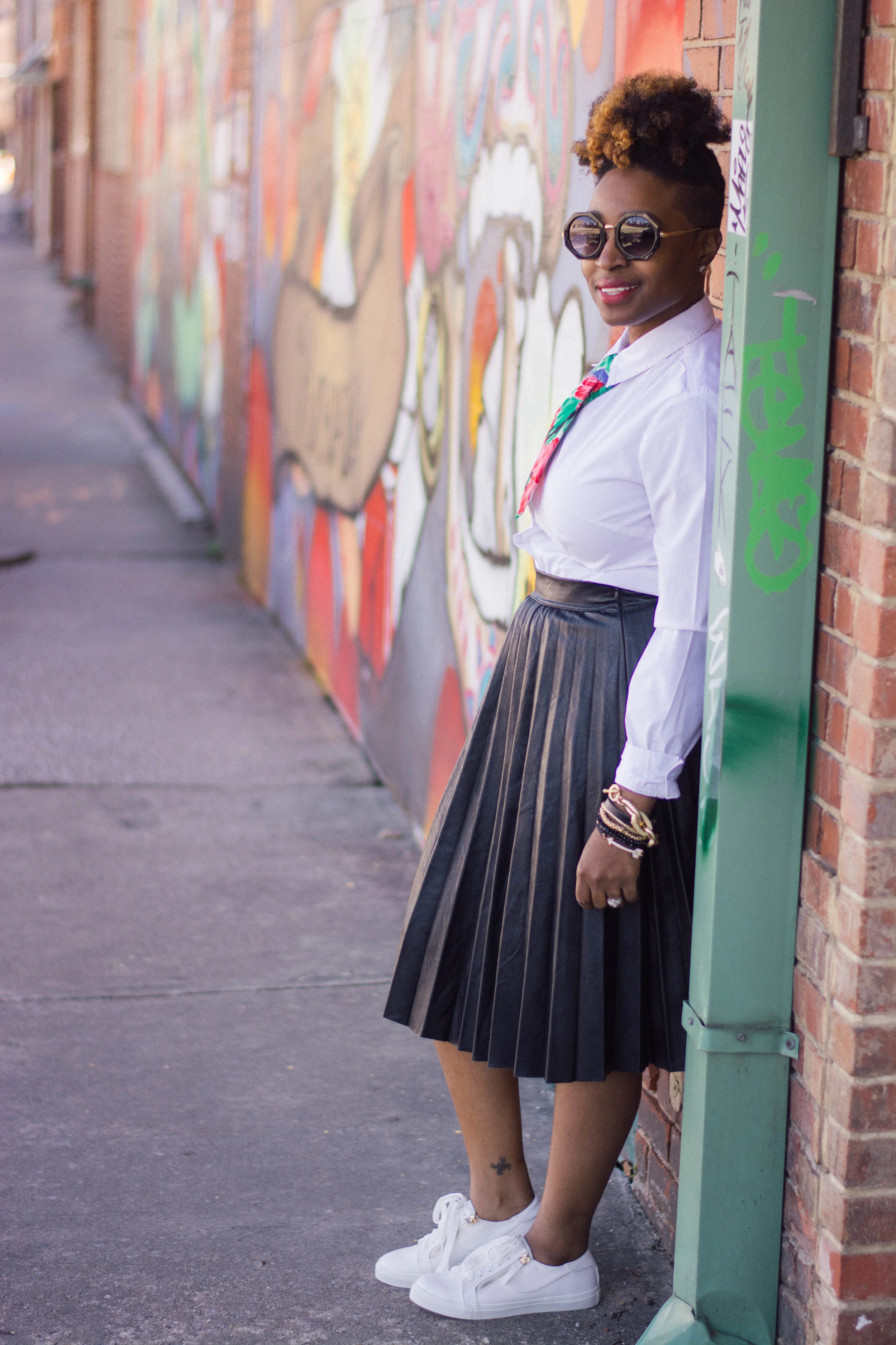Melodie Stewart, The Style Klazit, Atlanta style blogger, White sneakers, ShoeDazzle, Faux leather pleated skirt