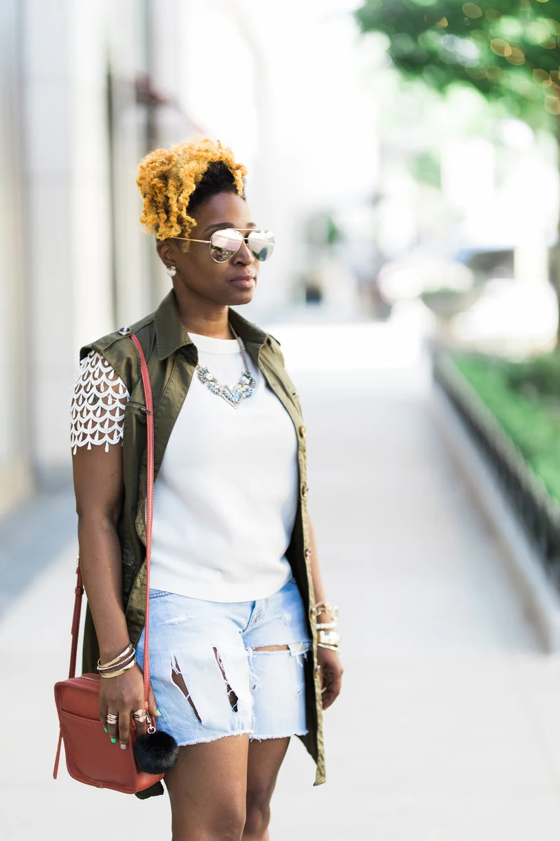 Melodie Stewart, The Style Klazit, Atlanta style blogger, Distressed shorts, olive duster, We love Atlanta, Weekend style inspiration