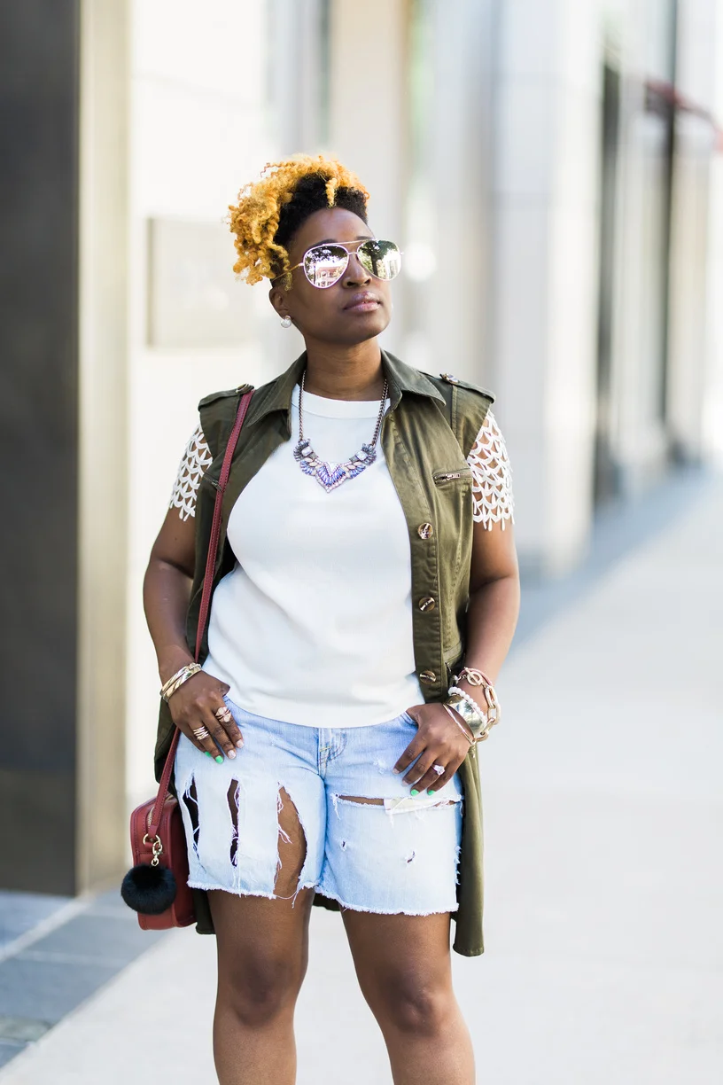 Melodie Stewart, The Style Klazit, Atlanta style blogger, Distressed shorts, olive duster, We love Atlanta, Weekend style inspiration