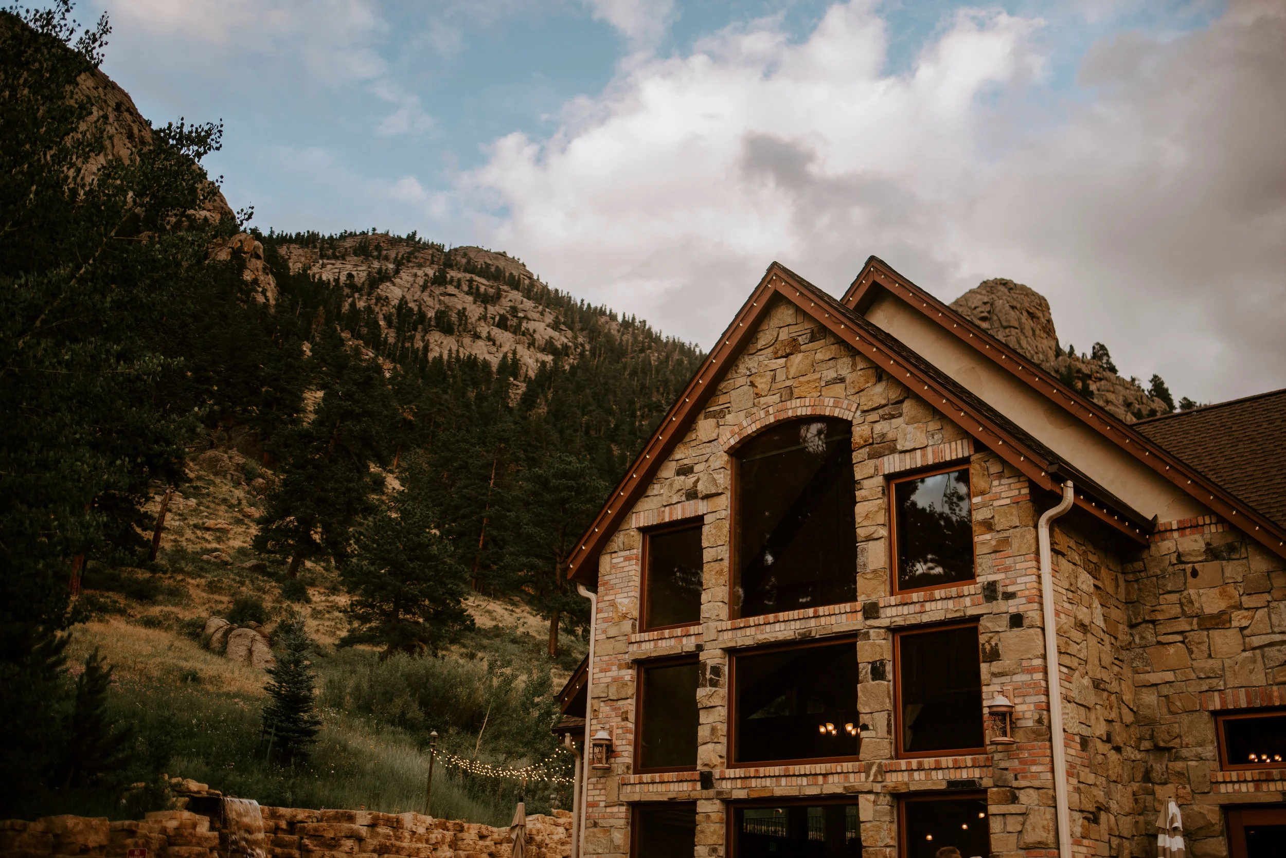 della_terra_chateau_estes_park_wedding_photographer8.jpg