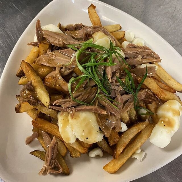 We have a delicious tapa special this evening for curbside pick-up! Go to lamerenda125.com to place your order while it lasts!
...
@mapleleaffarms  Duck Leg Confit Poutine. IGL Farm Russet Fries. @laclarefamilycreamery Goat cheese curds. Duck gravy. 