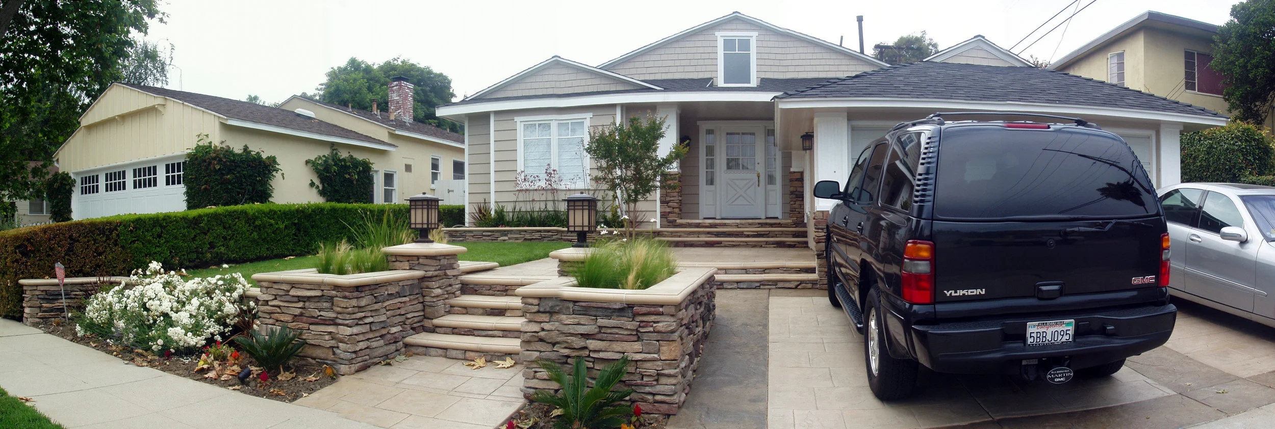 OLIVEIRA FRONT YARD 3.jpg