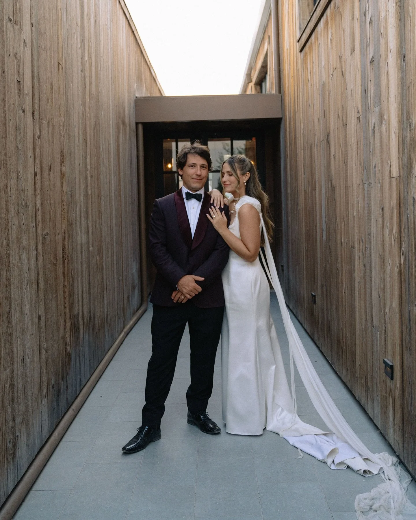 Loving 2025 weddings so far! Can&rsquo;t wait for all the upcoming October ones 🤍 shot for my favorite gal pal @nikkistrekowski_photo