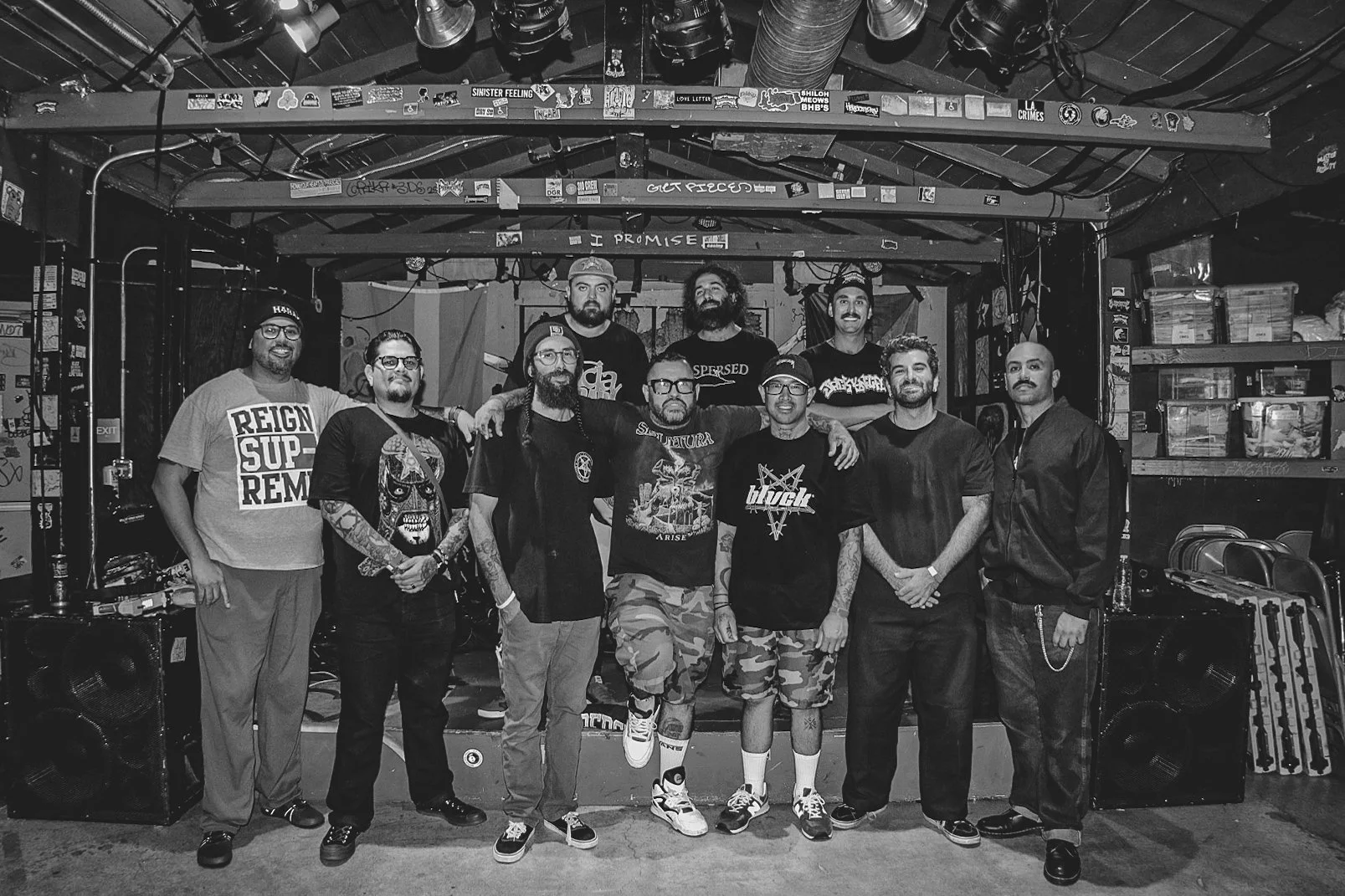 SHOW HANGS @ CHE