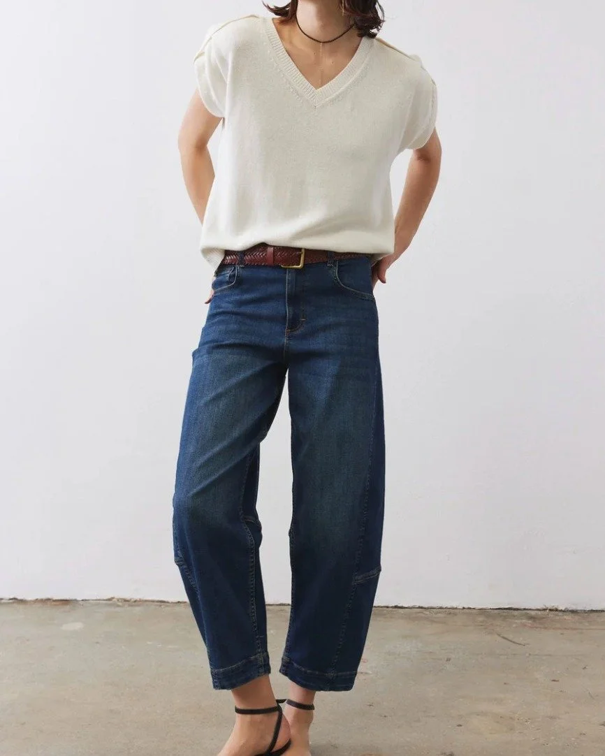 Back on the racks at @ruti &mdash; the barrel leg jean in Nyx dark wash. With its easy fit and deep tone, it&rsquo;s the pair everyone reaches for again and again. Don&rsquo;t wait &mdash; they go fast.
#fourthstreetberkeley #ruti #fallstyle #denimse