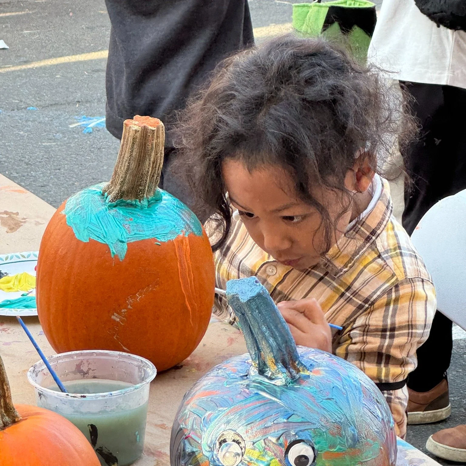 Costumes, candy, and community &mdash; Halloween is here! 🎃 Join Fourth Street 3:30&ndash;5:30 pm for trick-or-treating with merchants and plenty of spooky, creative fun.
#fourthstreetberkeley #halloweenonfourth #berkeleyevents #discoveredinberkeley