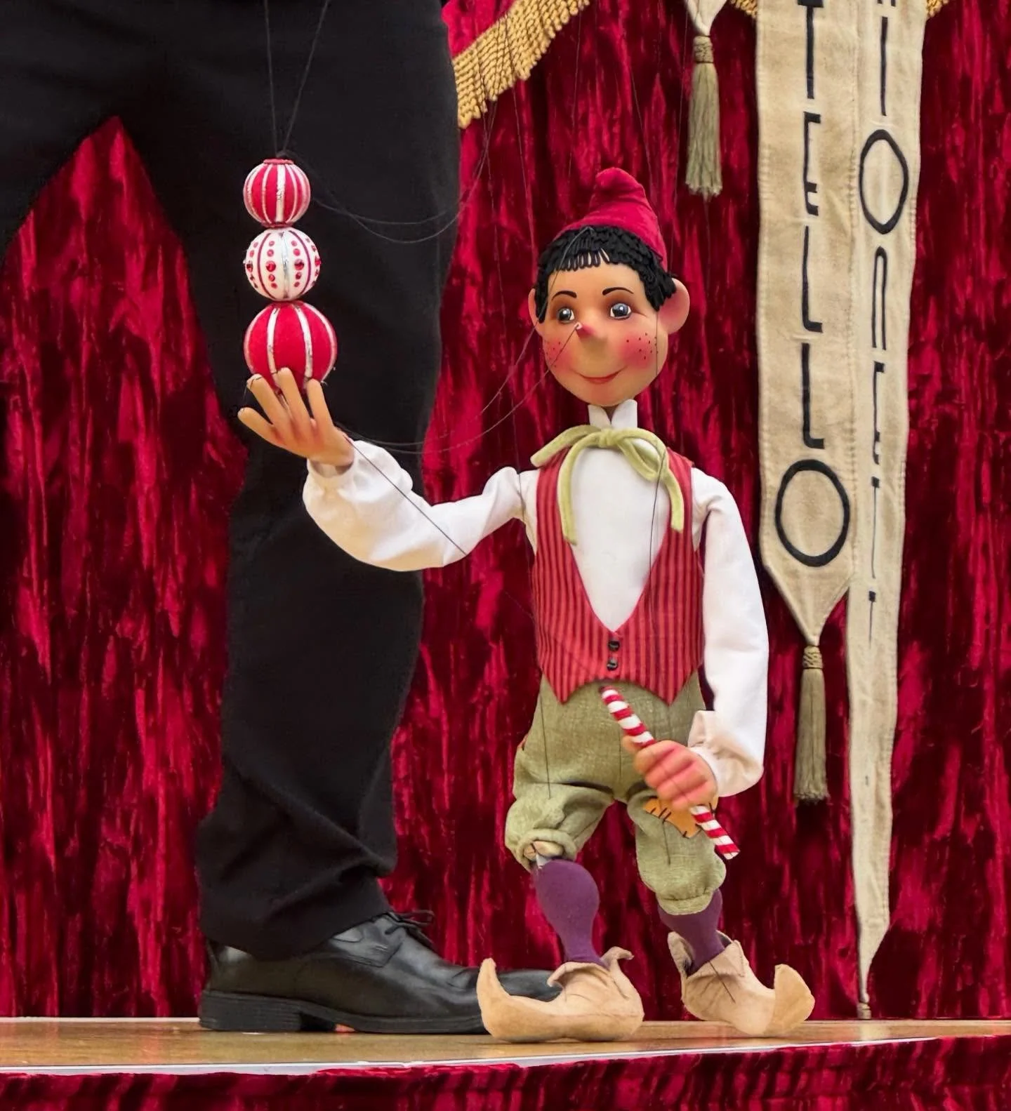 Holiday joy with Fratello Marionette Shows SUN 11/29 &amp; 12/21 at 1:30pm and 3pm

Join us for the enchanting Fratello Marionette&rsquo;s - Holiday Shows! Their costumes and artistry are incredible, adored by all ages! Each show lasts 30 minutes. Lo