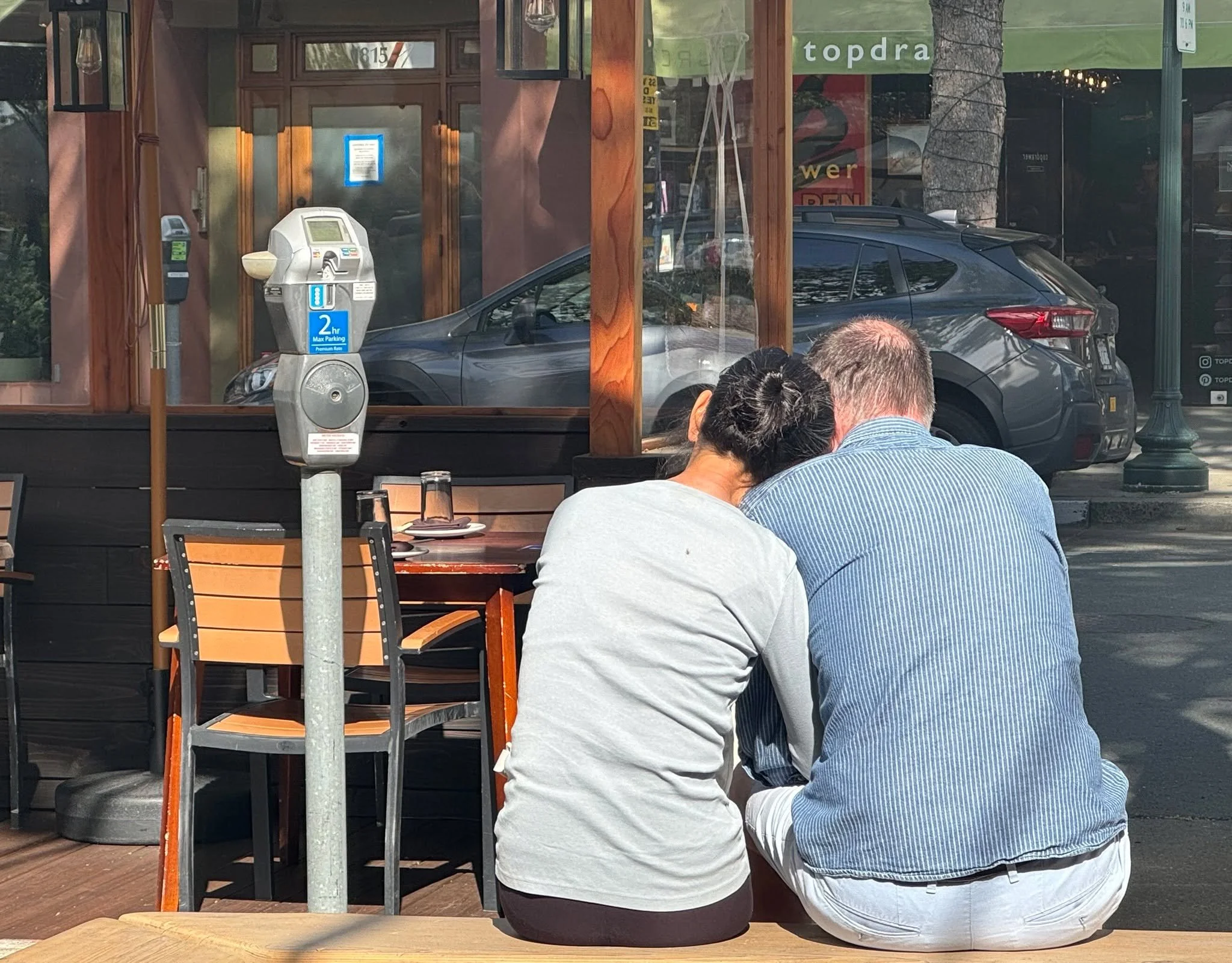 April on Fourth Street
Longer days, open doors, and more ways to spend time together. From Earth Day on April 18 to workshops, gatherings, and new arrivals, the street continues to offer small reasons to step out and stay awhile.

#fourthstreetshops 
