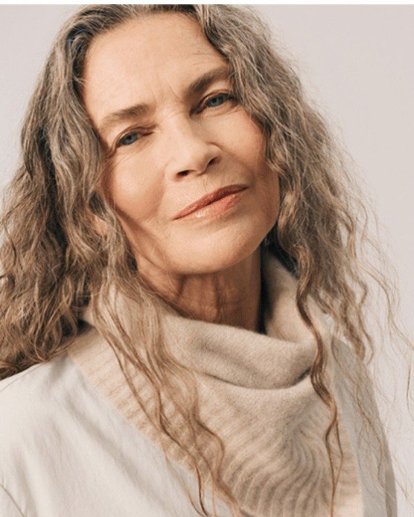 Old clothes, new chapter. Join EILEEN FISHER for a special upcycling event on Saturday, October 10, from 11 am&ndash;4 pm.

Spend $250 in store and receive a custom, color-blocked scarf made from damaged wool sweaters collected through the Renew take