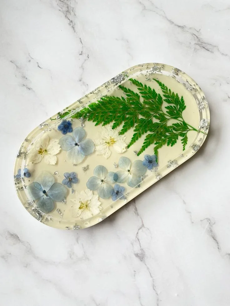Dried Resin Flowers in Trinket tray Workshop  
