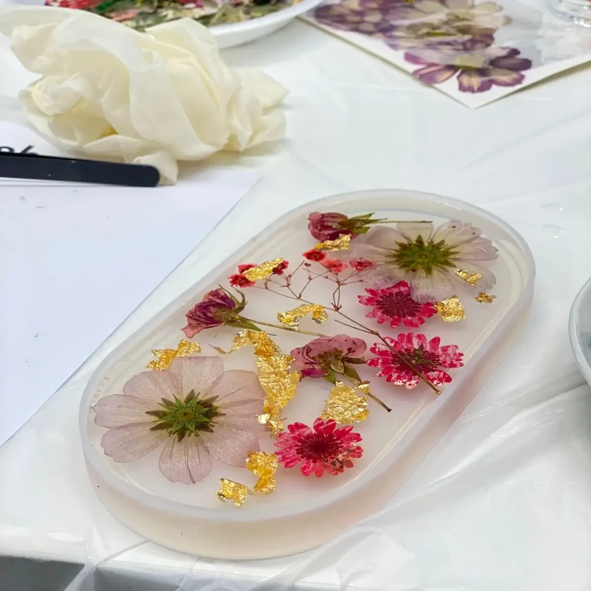 Dried Resin Flowers in Trinket tray Workshop