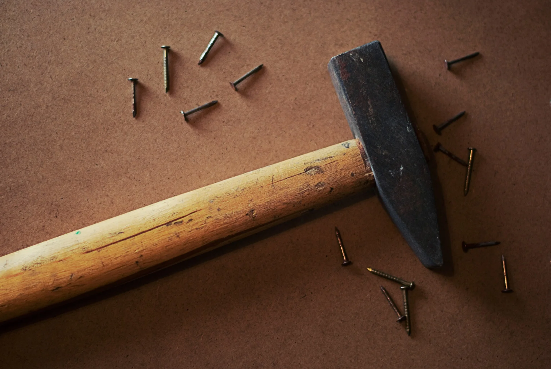 hammer-926572_1920.jpg