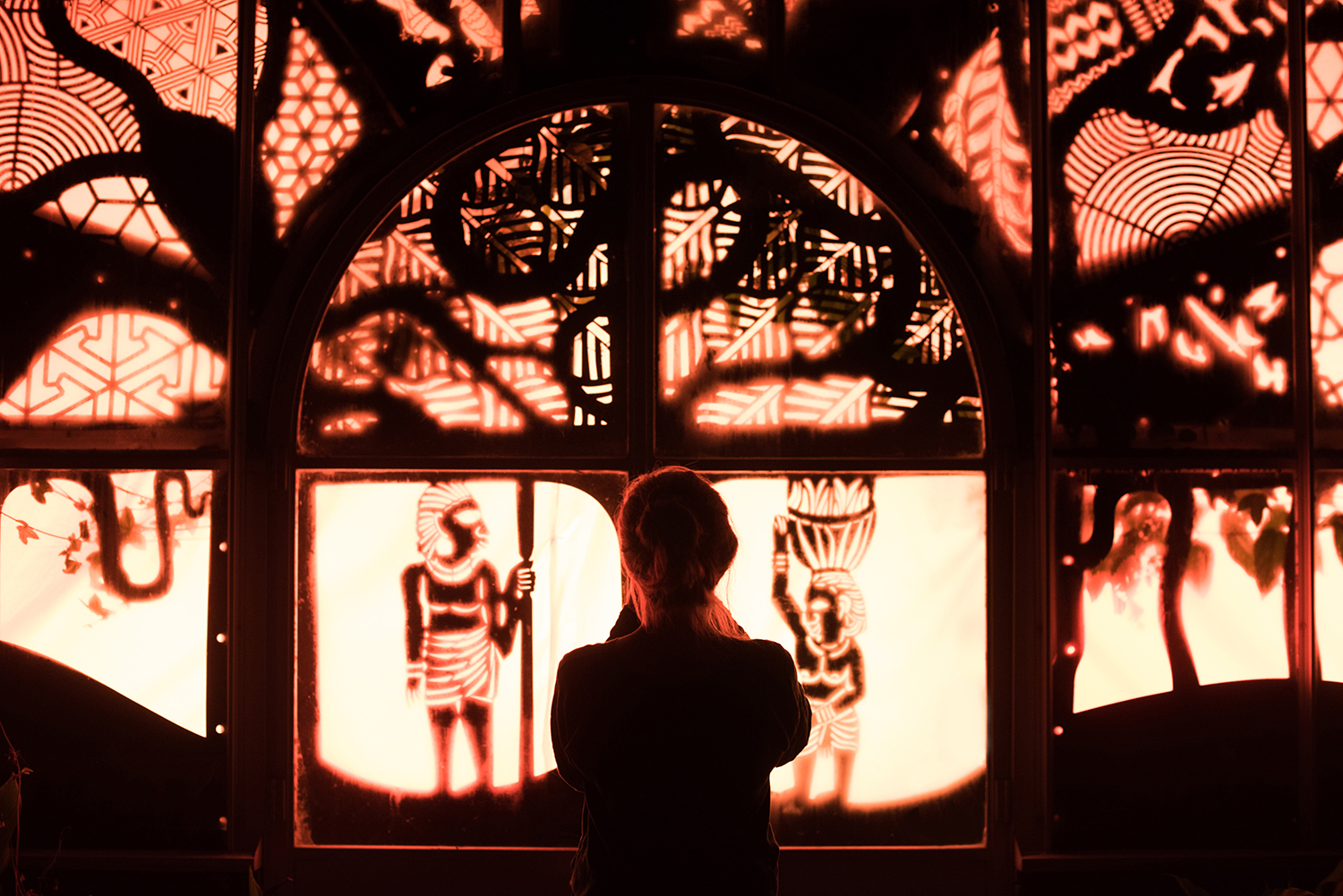Installed in the facade of the botanic glasshouse, the piece was the centrepiece to the museums’ Diwali festival, drawing a crowd of over 5000 people.