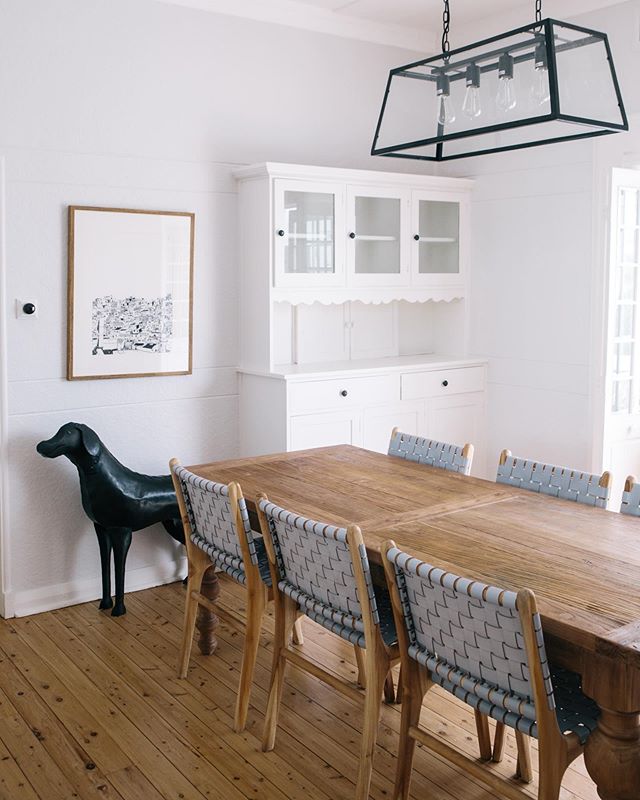 Wouldn&rsquo;t be a nearly 100 year old dining room without a servery. Heaven forbid the maids be seen, or heard 🙉🙊🙈