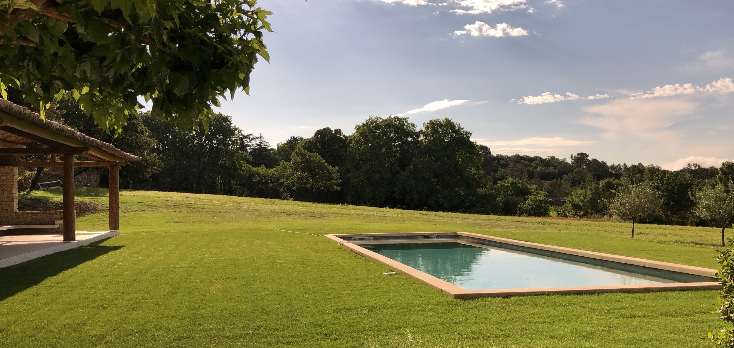 piscine (à rogner dans le bas).jpeg