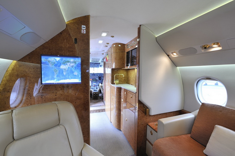 Falcon 900EX 75 05.jpg