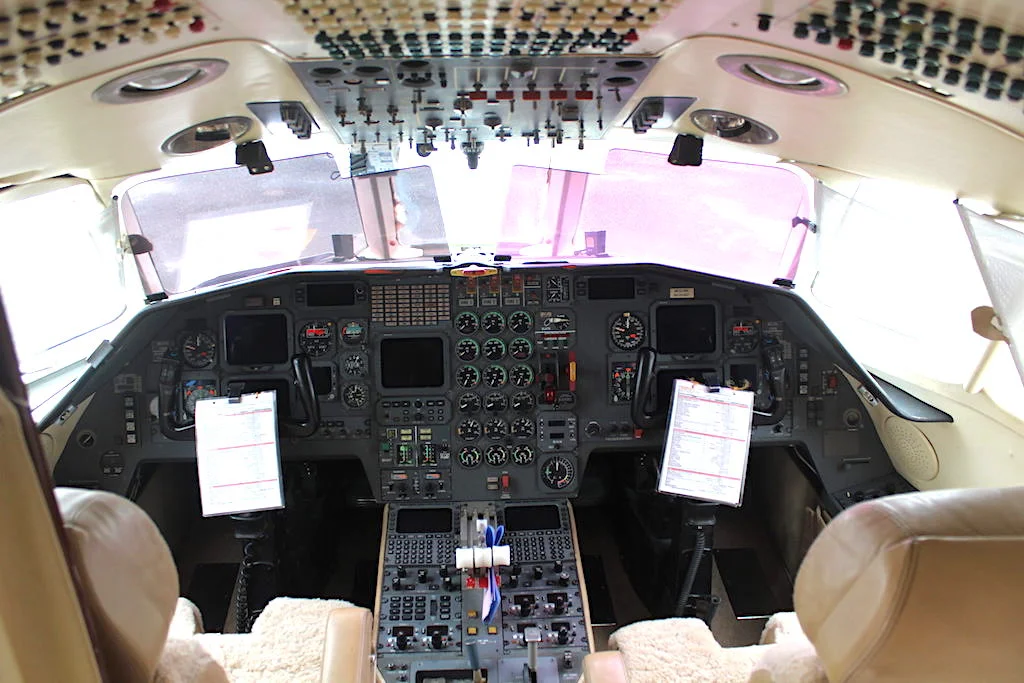 Falcon 900B SN 33 -02.jpg