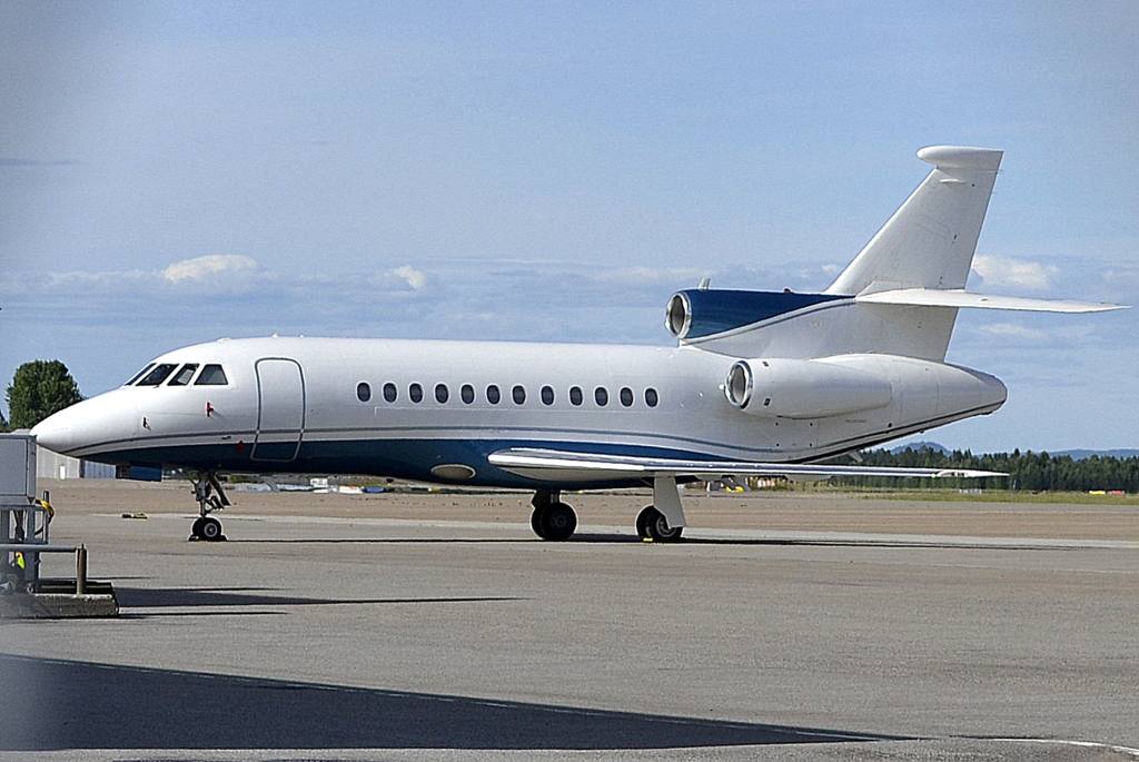Falcon 900B SN 33 -01.jpg