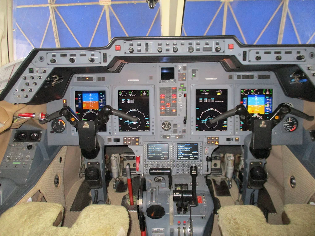 2003 Hawker 800XP Winglets 06.jpg