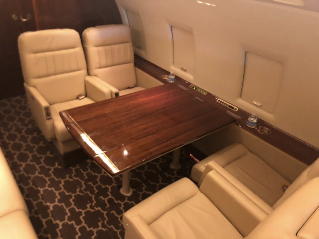Challenger 604 For Sale 12 Paxs.jpeg