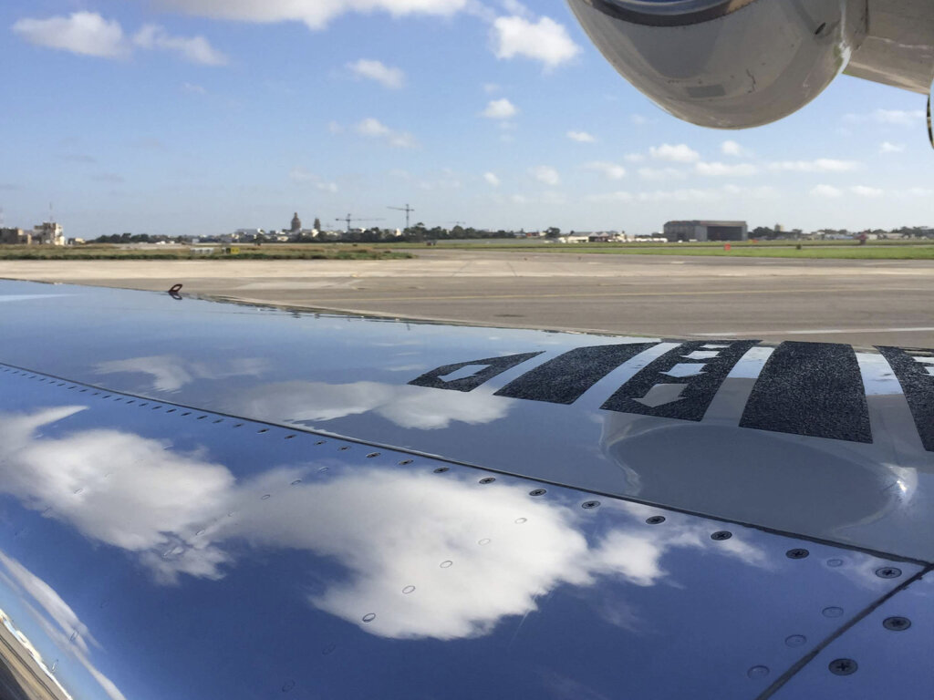 Challenger 605 For Sale 605-5785 CAT II capable.jpeg