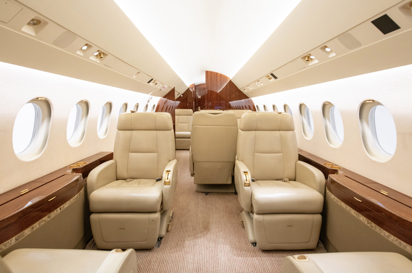 Falcon 900DX For sale forward cabin.png
