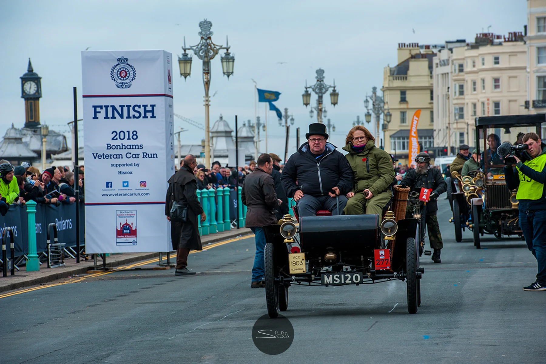 Paul Kelling in his 1904 Oldsmobile 1 Cylinder, 5 HP.