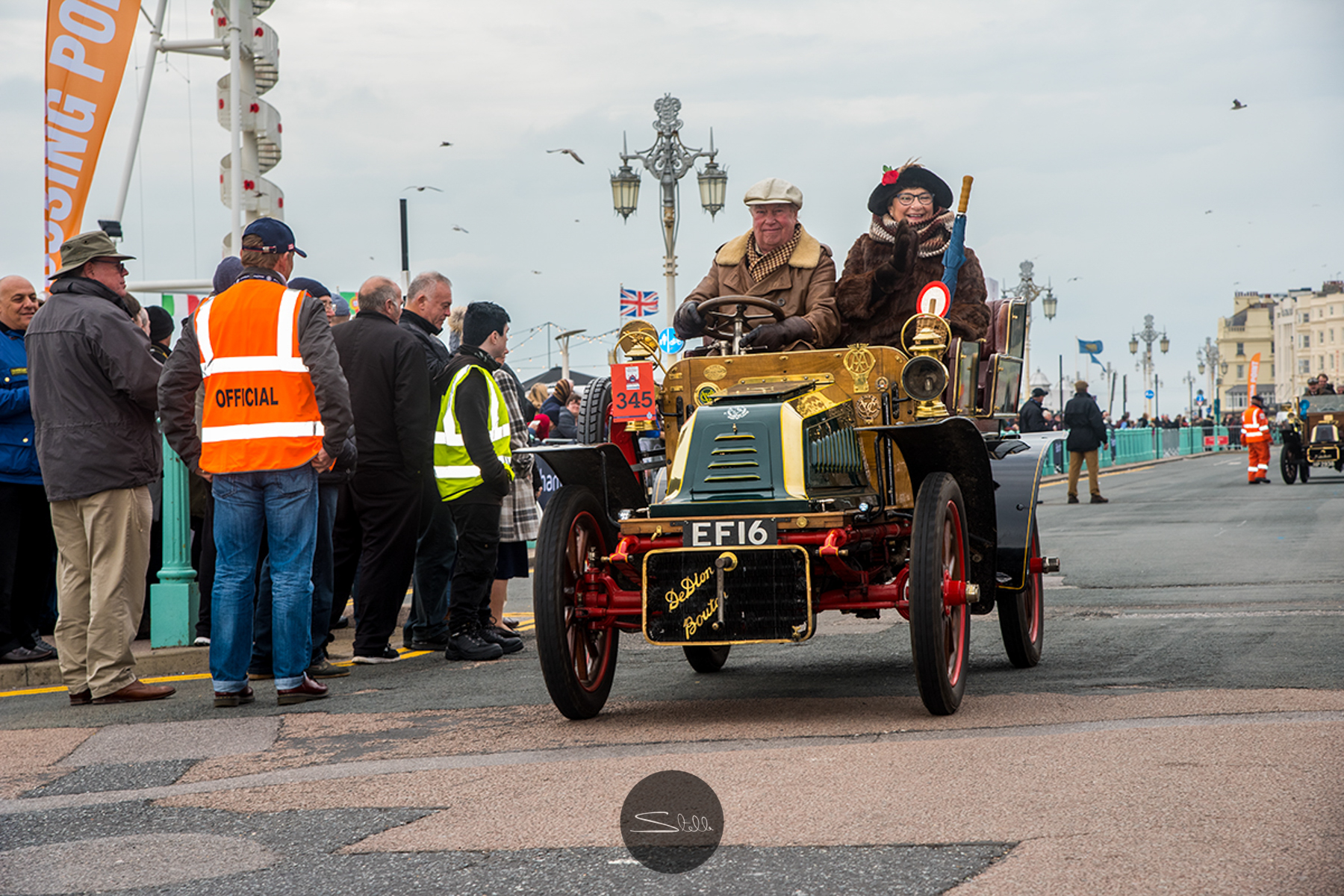  Mike Mutters driving a 1904 De Dion Bouton 2 Cylinders 10 HP. 