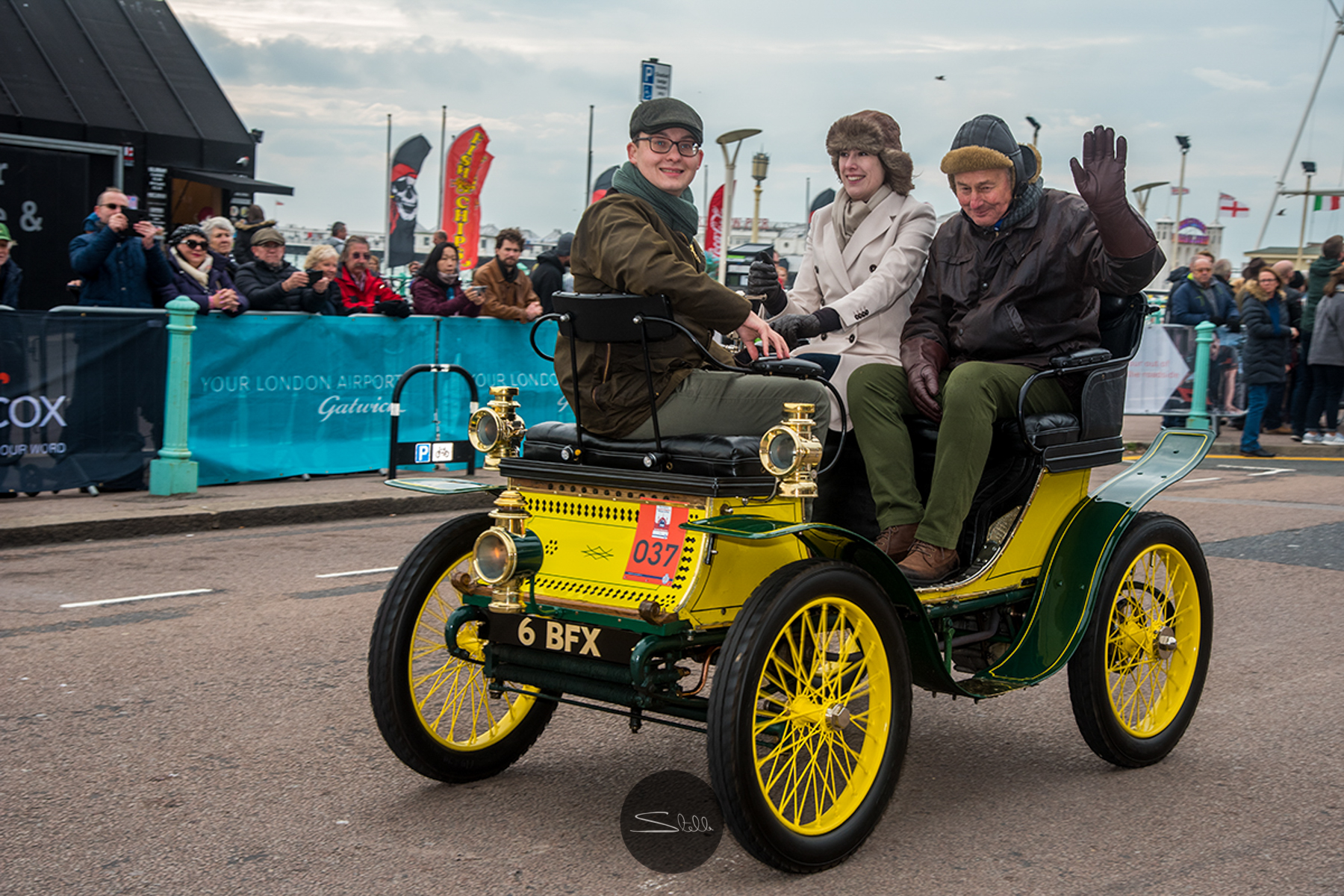  Driver Miss Sophie Petit of a 1900 de Dion Bouton, 1 Cylinder 3.5 HP. 