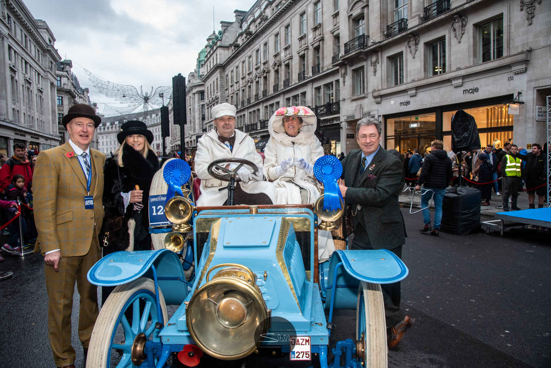  Concours d’Equipe award went to the vehicle, driver &amp; passengers who wore the appropriate period dress that, in the view of the judges symbolises the veteran era. Went to car number 124, a 1902 Peugeot, driven by   Mark Sabbe. 