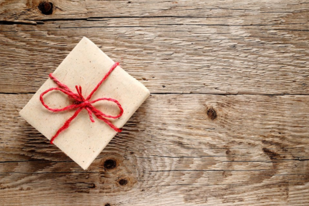 Holiday Gift Ideas For Your Job-Seeking Friends & Family
