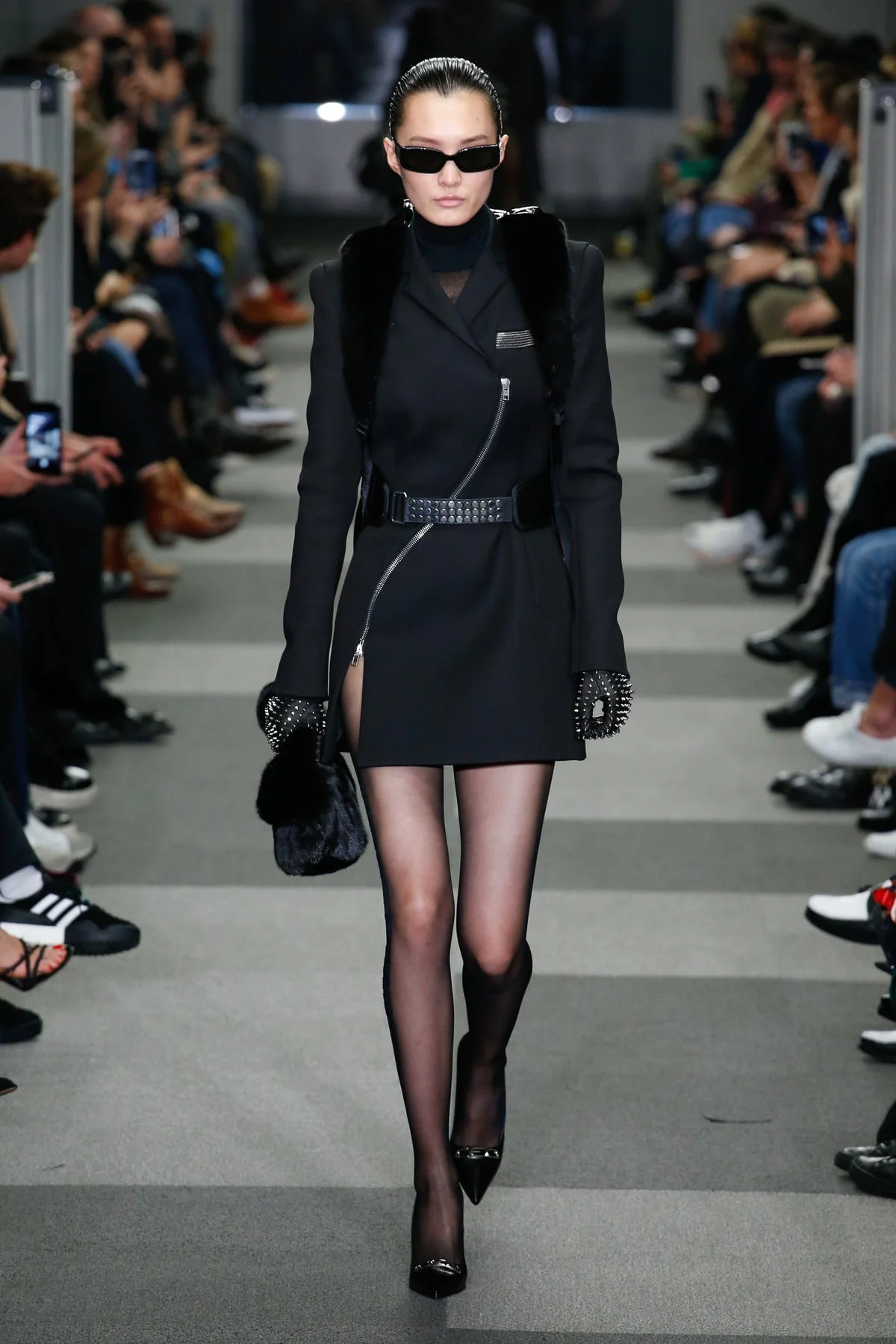 alexander_wang_look_1_ready_to_wear_autumn_2018.jpeg