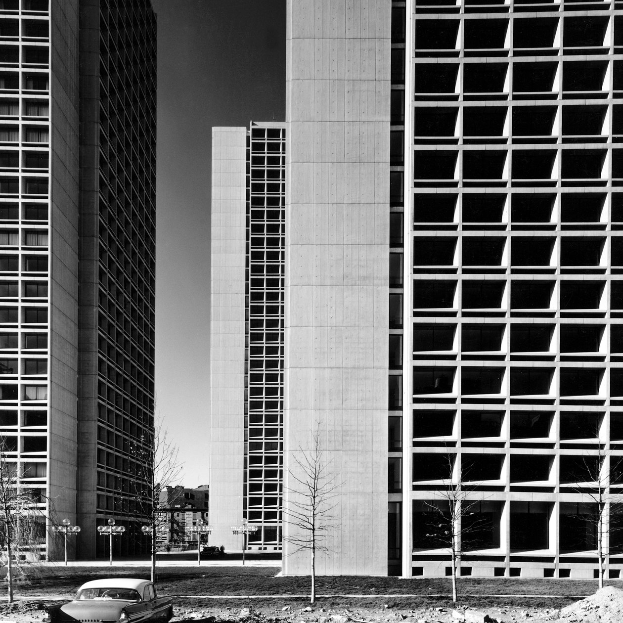 UNIVERSITY VILLAGE (SILVER TOWERS)