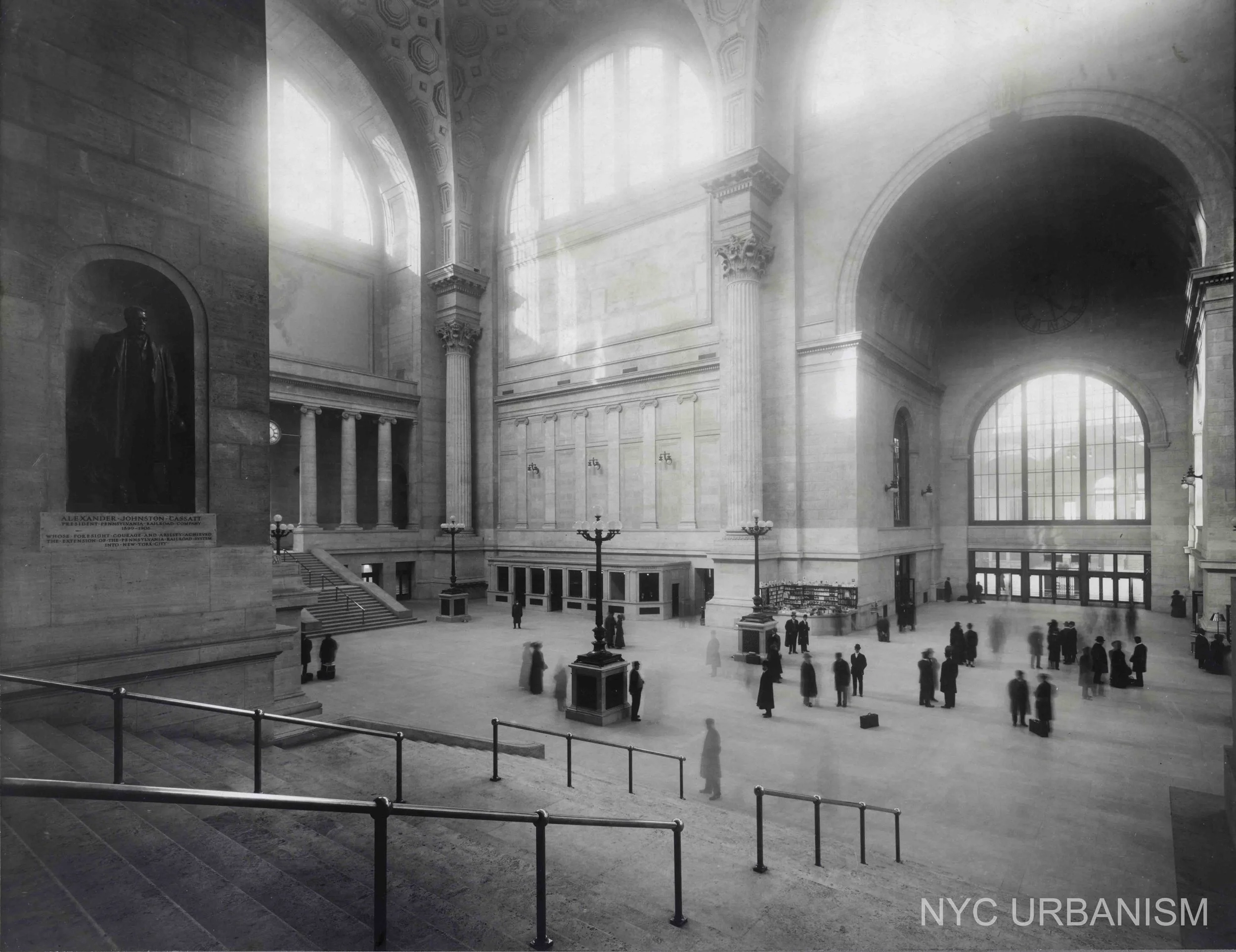 1911 Penn Station General Waiting Room from stairs.jpg