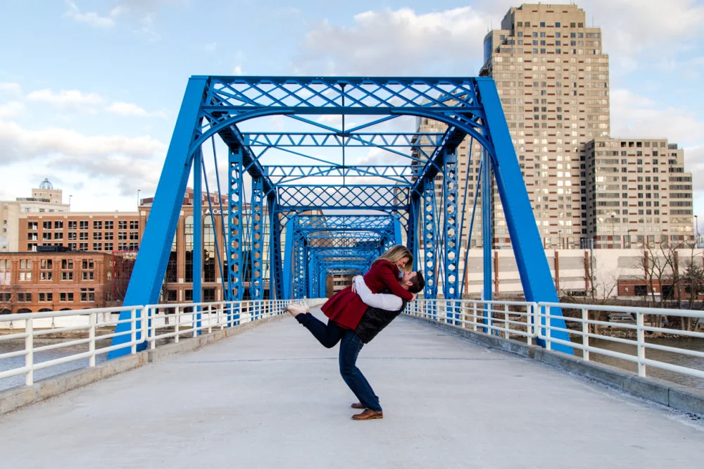 downtown grand rapids engagement photos, engagement photos downtown grand rapids, engagement photos grand rapids, grand rapids engagement photos, blue bridge engagement photos grand rapids, grand rapids engagement photos blue bridge (4)