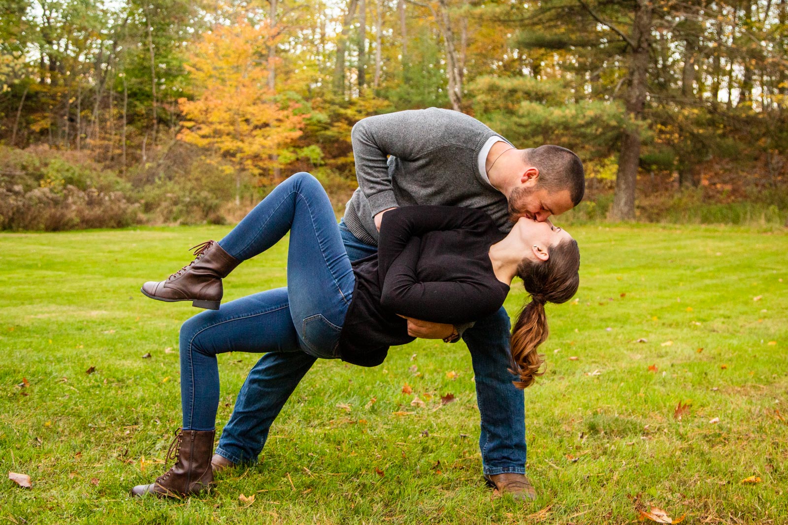 fall engagement photos townsend park