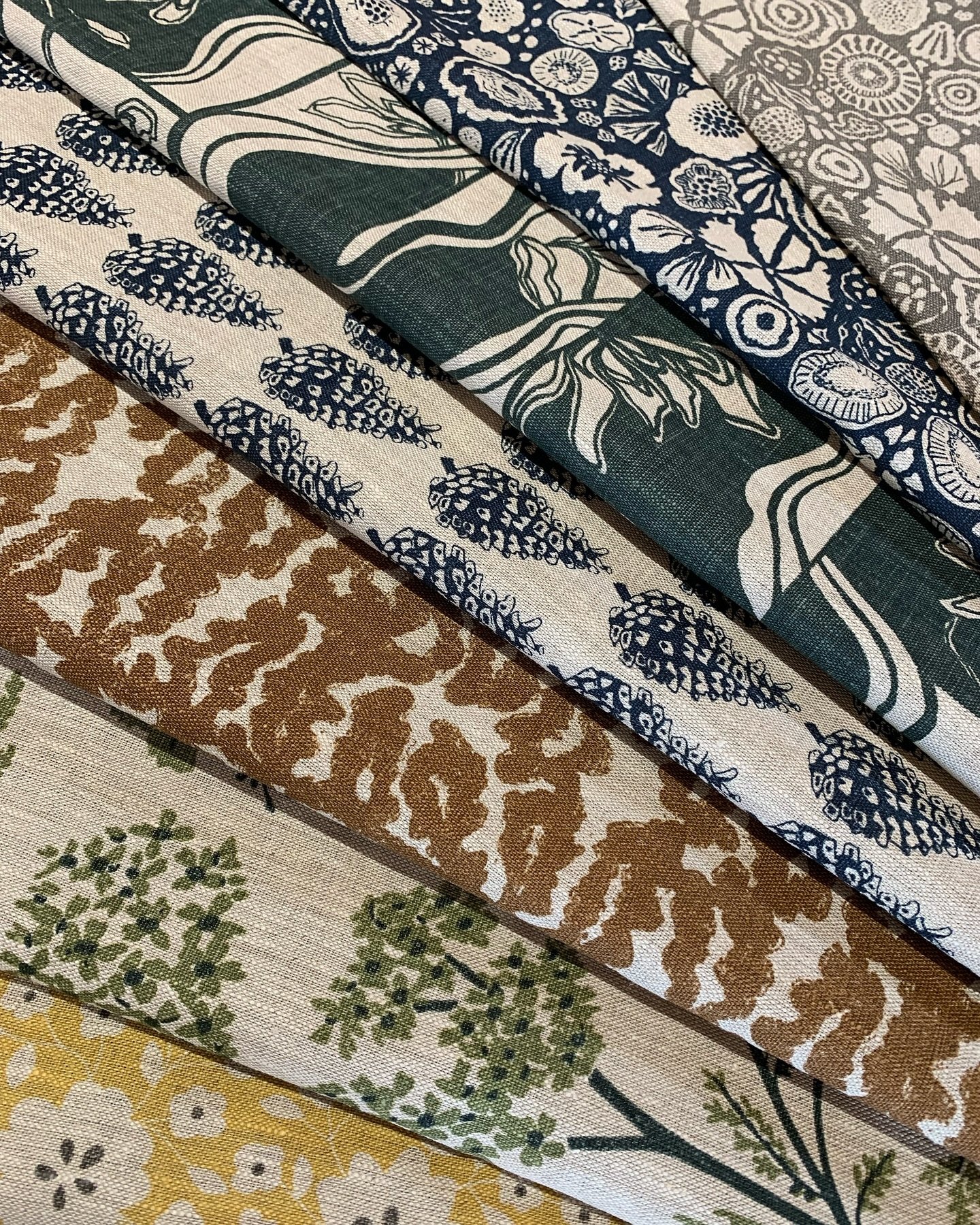 A fan of fabulous fabrics! 

Hand printed and heat set ready to send out to our customers! 

Spot our olives room, achillea, pine cones, lichen and new collections: forest floor and the Cliffe and Criddle designs too! 

Which is your favourite?! 💚

