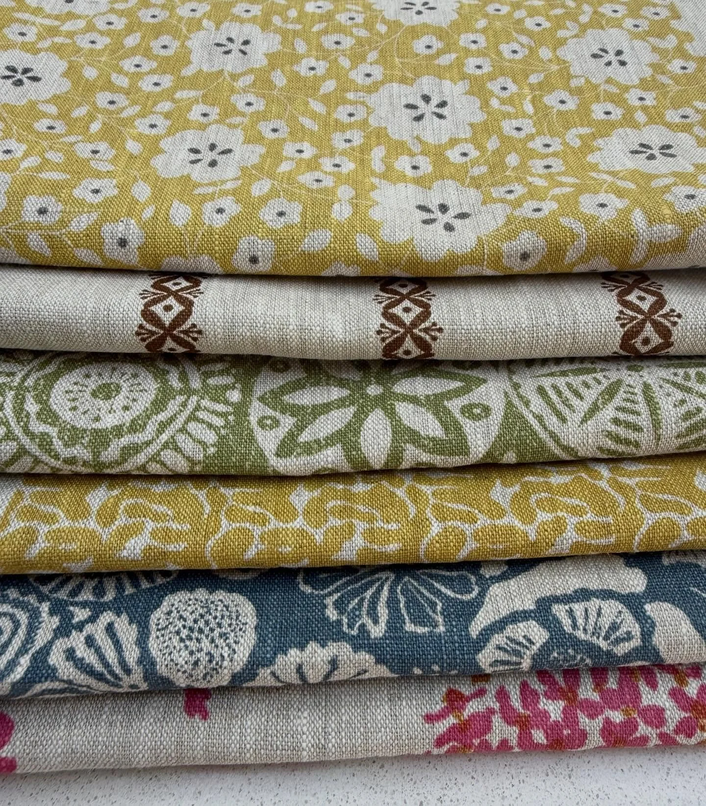Some happy zesty colours for the sunny weekend. 

#handscreenprinting #naturaldyes