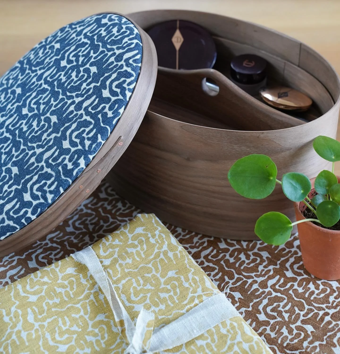 Wanted to share this beautiful new sewing box, it is a lovely little gift to myself. Hand made from black walnut and covered in our handprinted linen. Thank you @keithshorrockfurniture 

#handmade #handprinted #naturaldye #linen #handscreenprinted