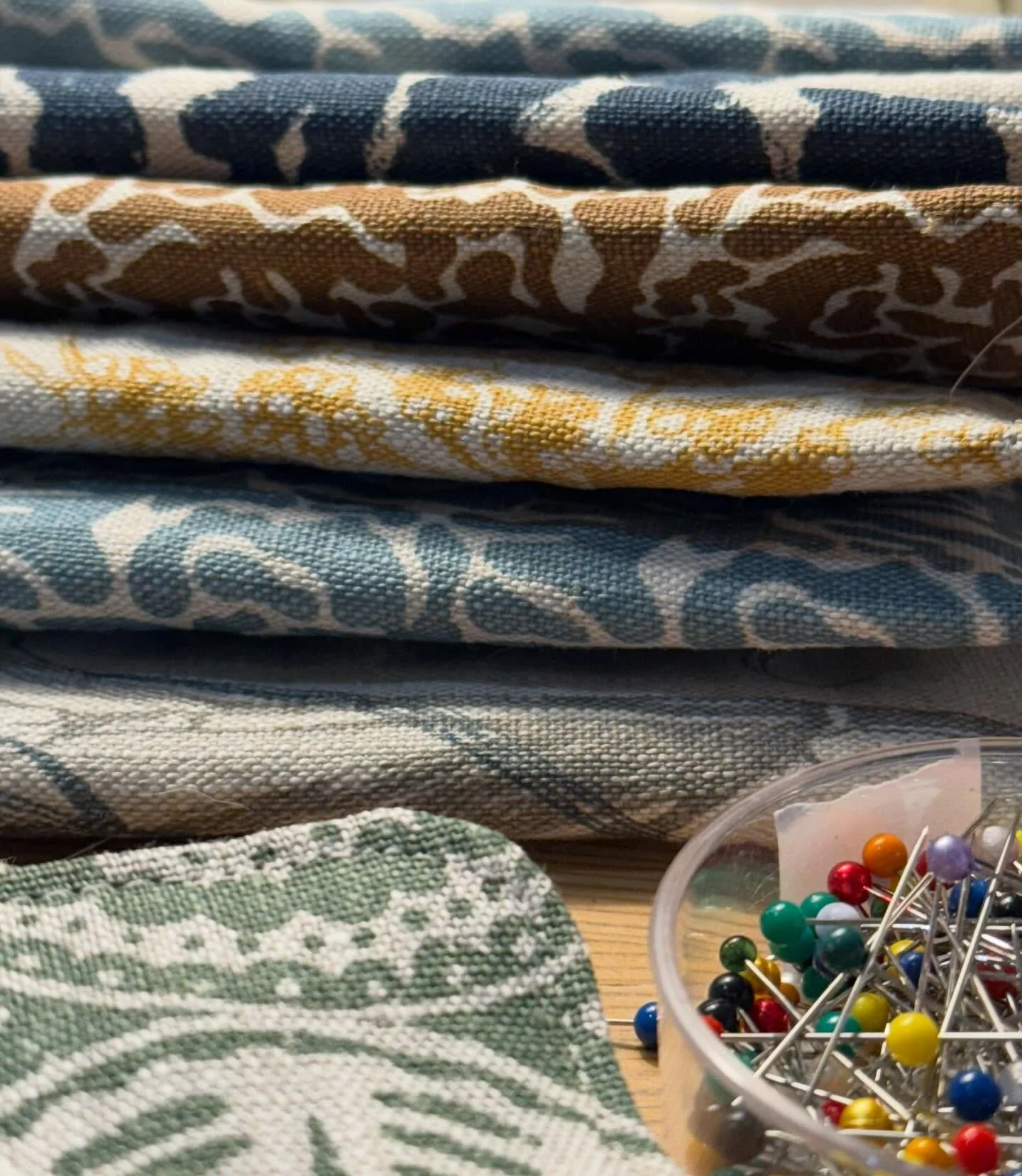 Sewing with the sun shining through the windows&hellip;.

#sew #handprintedfabric #fabricdesigner #glasses