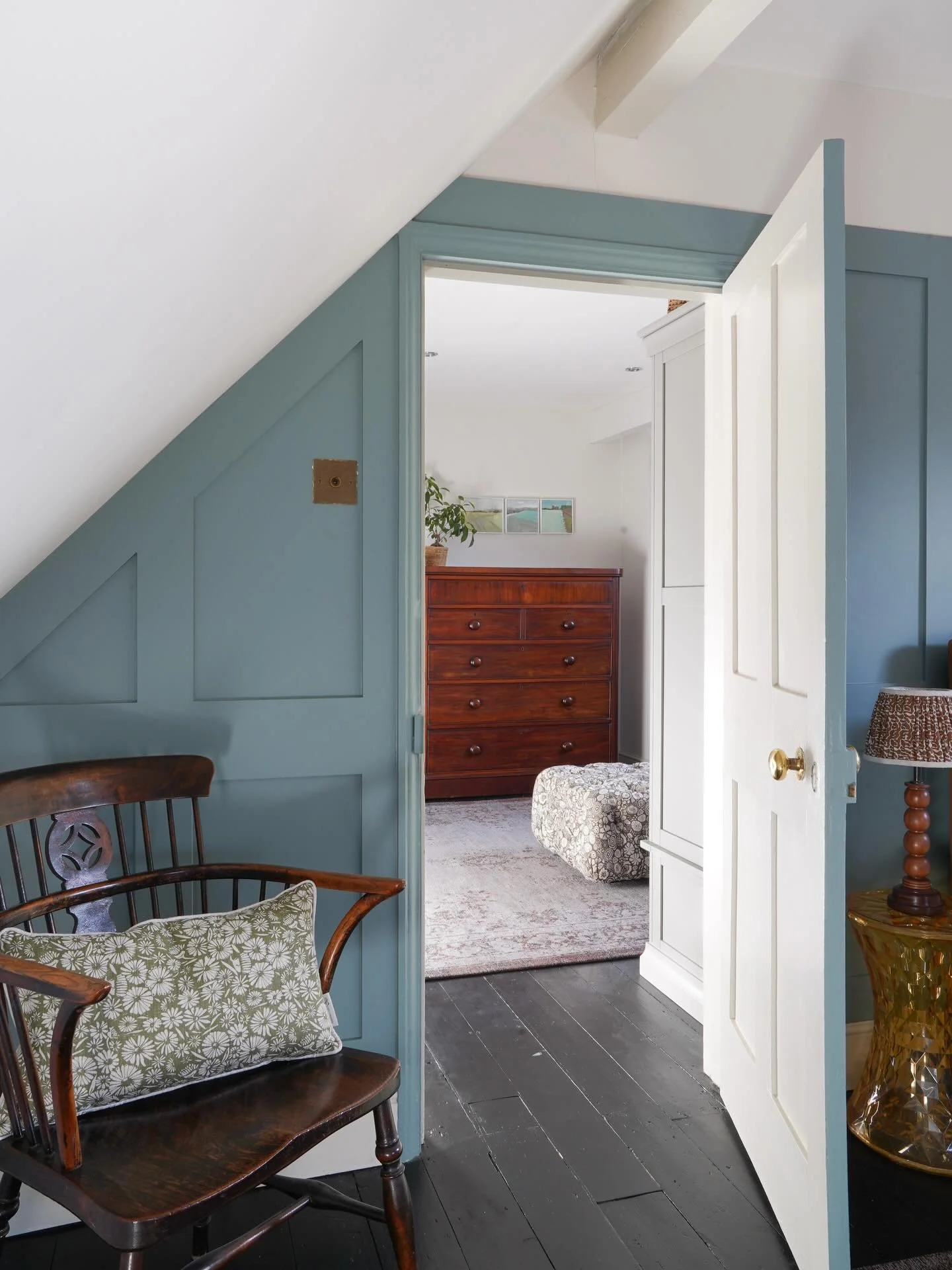 Now for some blues with my favourite brown&hellip; our blue colour printing inks are all made from indigo , the browns from Cutch. Beautiful natural plant dye colours, in case you didn&rsquo;t know.
#naturaldyescreenprinting #naturldyes #habdscreenpr