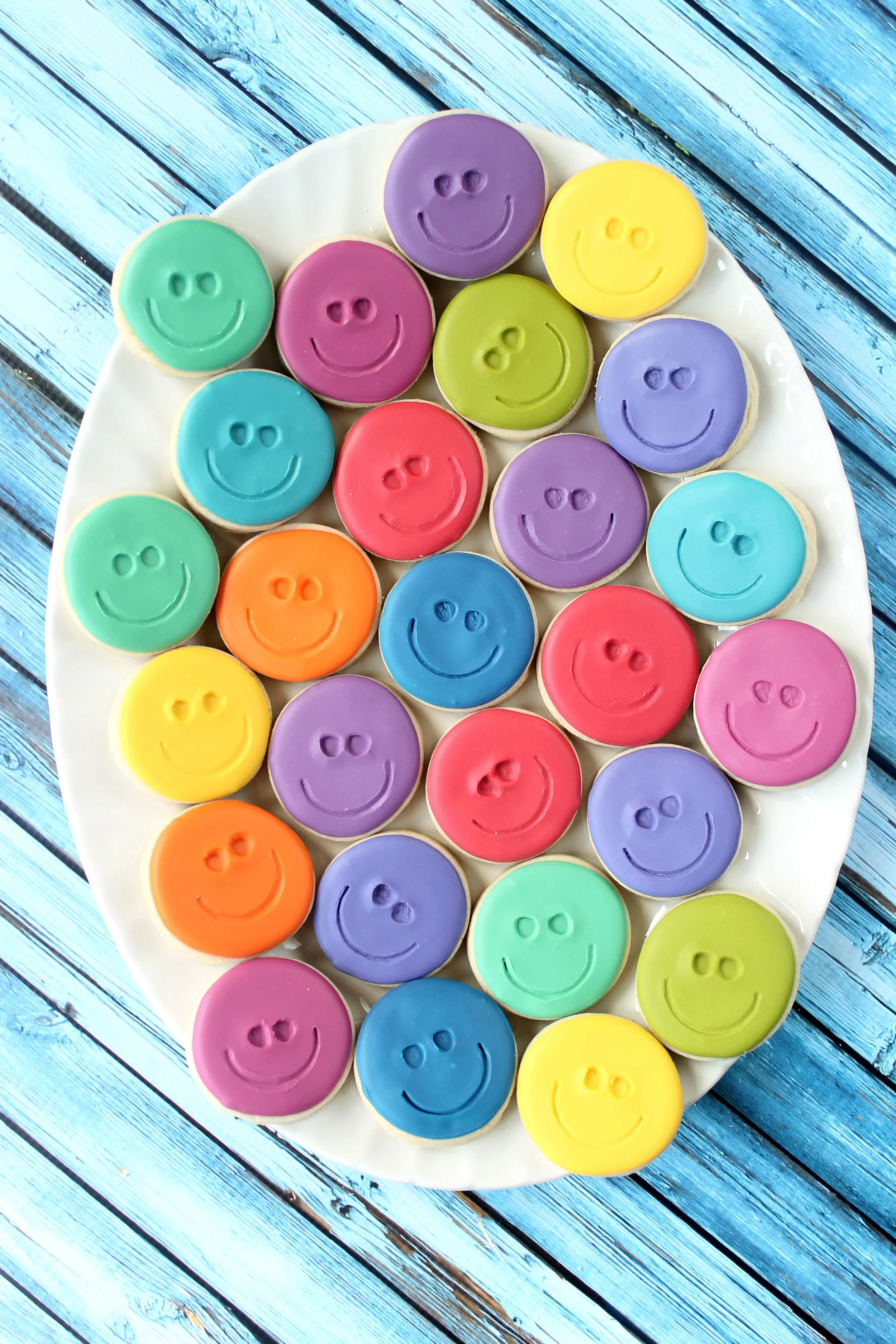 Smiley Face Decorated Cookies (Tutorial)