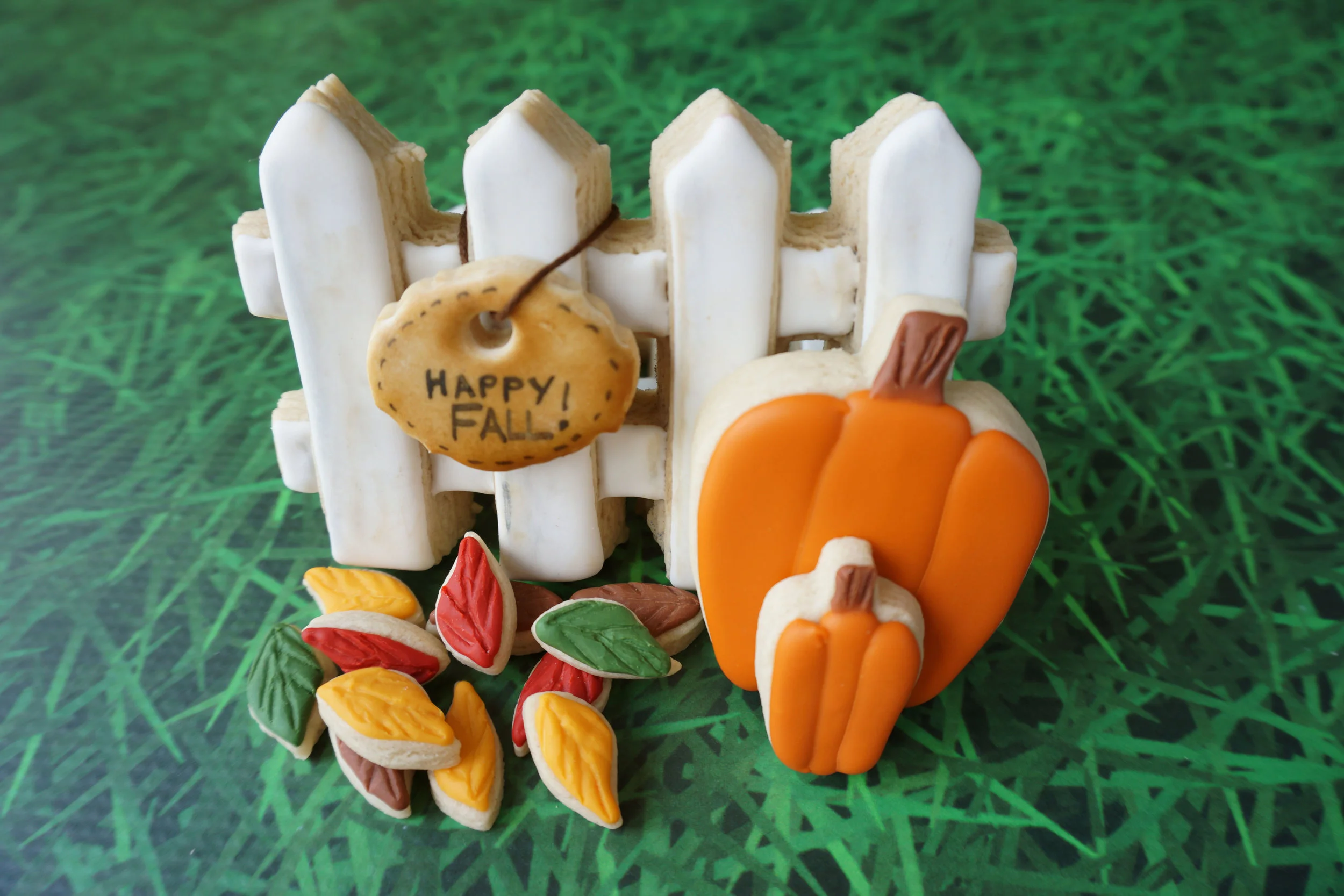 Fall Picket Fence Decorated Cookie (Tutorial)